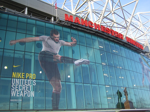 Rooney: Stalling on contract extension (By Mari)