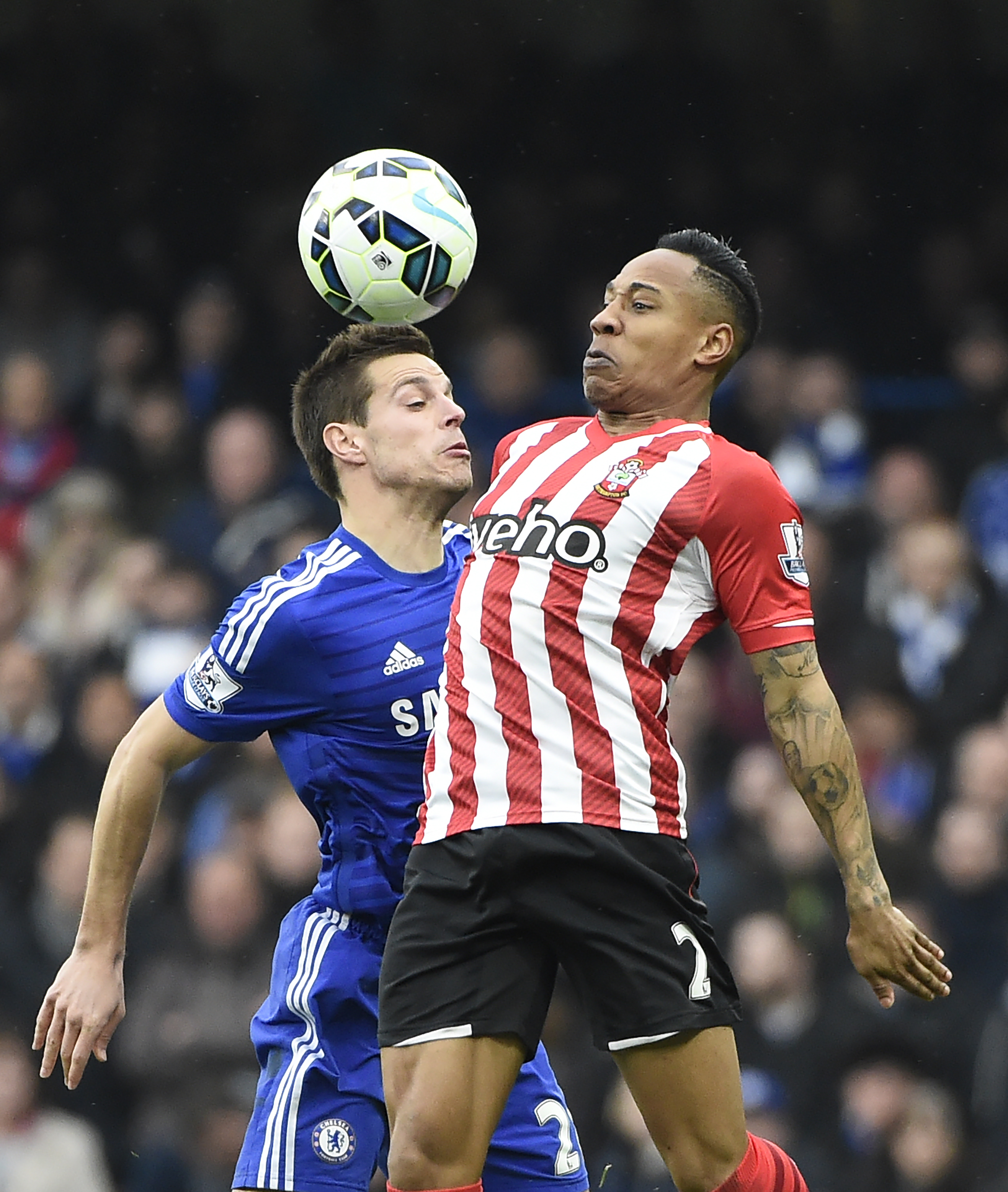 Chelsea's Cesar Azpilicueta (L) vies for the ball against Southampton Nathaniel Clyne (R)during their English Premier League soccer match between Chelsea and Southampton at Stamford Bridge in London, Britain, 15 March 2015.