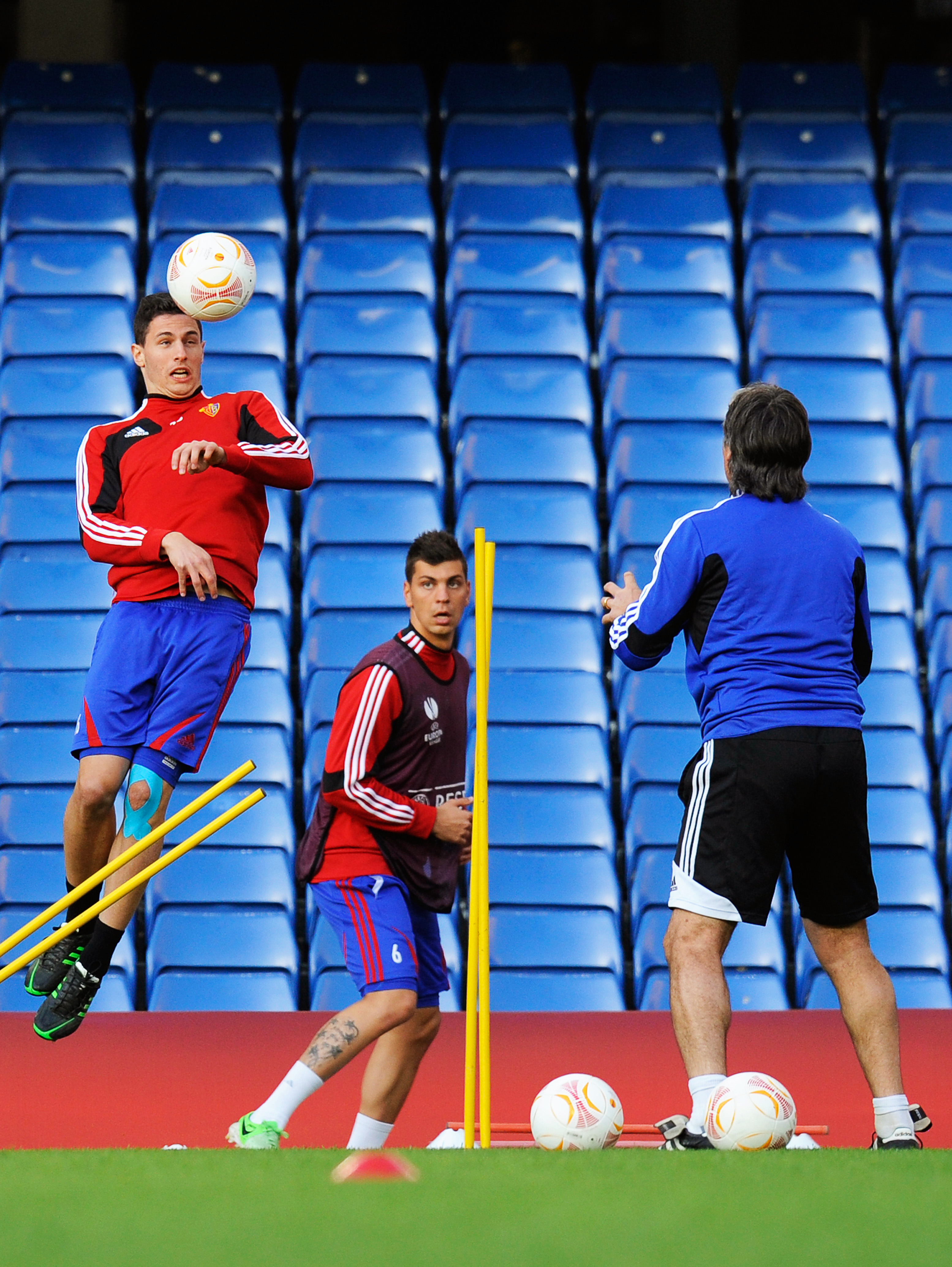 epa03684130 FC Basel 1893 player Fabian Schar (L) performs with his teammates during their training session at Stamford Bridge in London, Britain, 01 May 2013. FC Basel will face Chelsea FC in the UEFA Europa League semi final second leg soccer match at Stamford Bridge on 02 May 2013.  EPA/FACUNDO ARRIZABALAGA