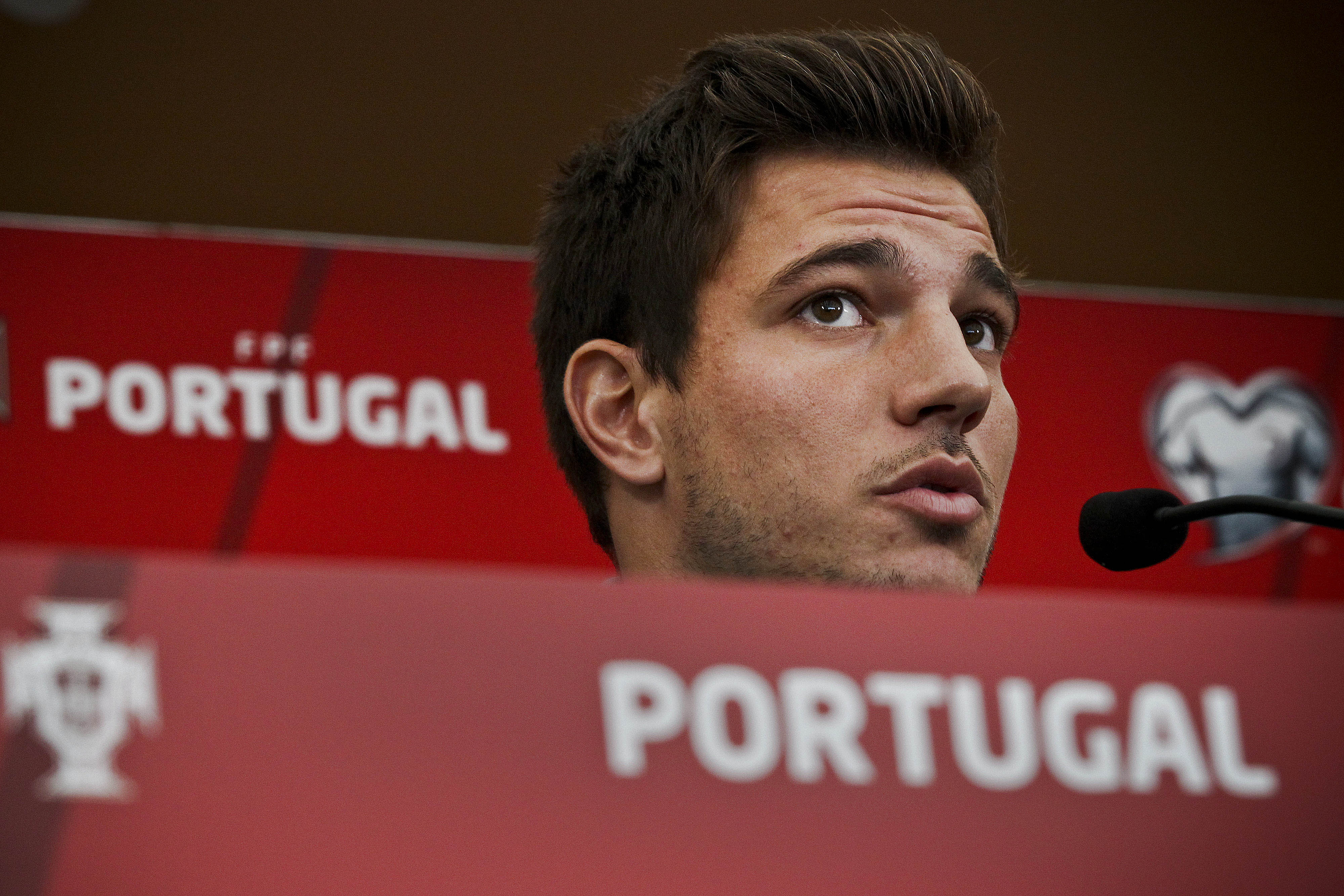 epa04434837 Portugal's player Cedric Soares speaks to the journalists during a press conference in Obidos, Portugal, 06 October 2014. Portugal's national is in preparation for the friendly match against France prior to the Euro2016 qualifying game against Denmark. EPA/MARIO CRUZ