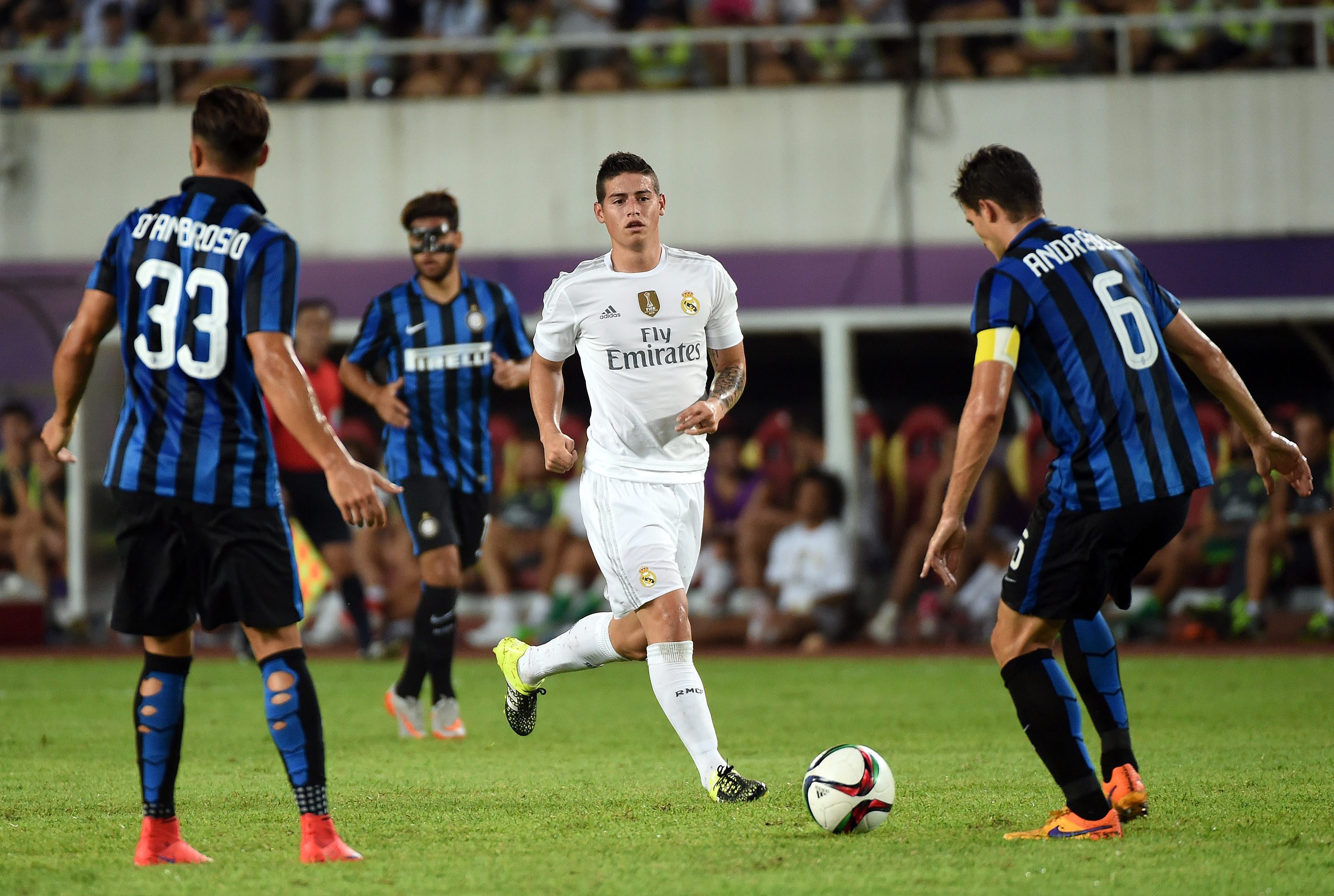 epa04862921 James Rodriguez of Real Madrid, center, in action during the friendly test soccer match between Real Madrid and Inter Milan in Guangzhou, China, 27 July 2015. Real Madrid won 3-0. EPA/XI YA CHINA OUT
