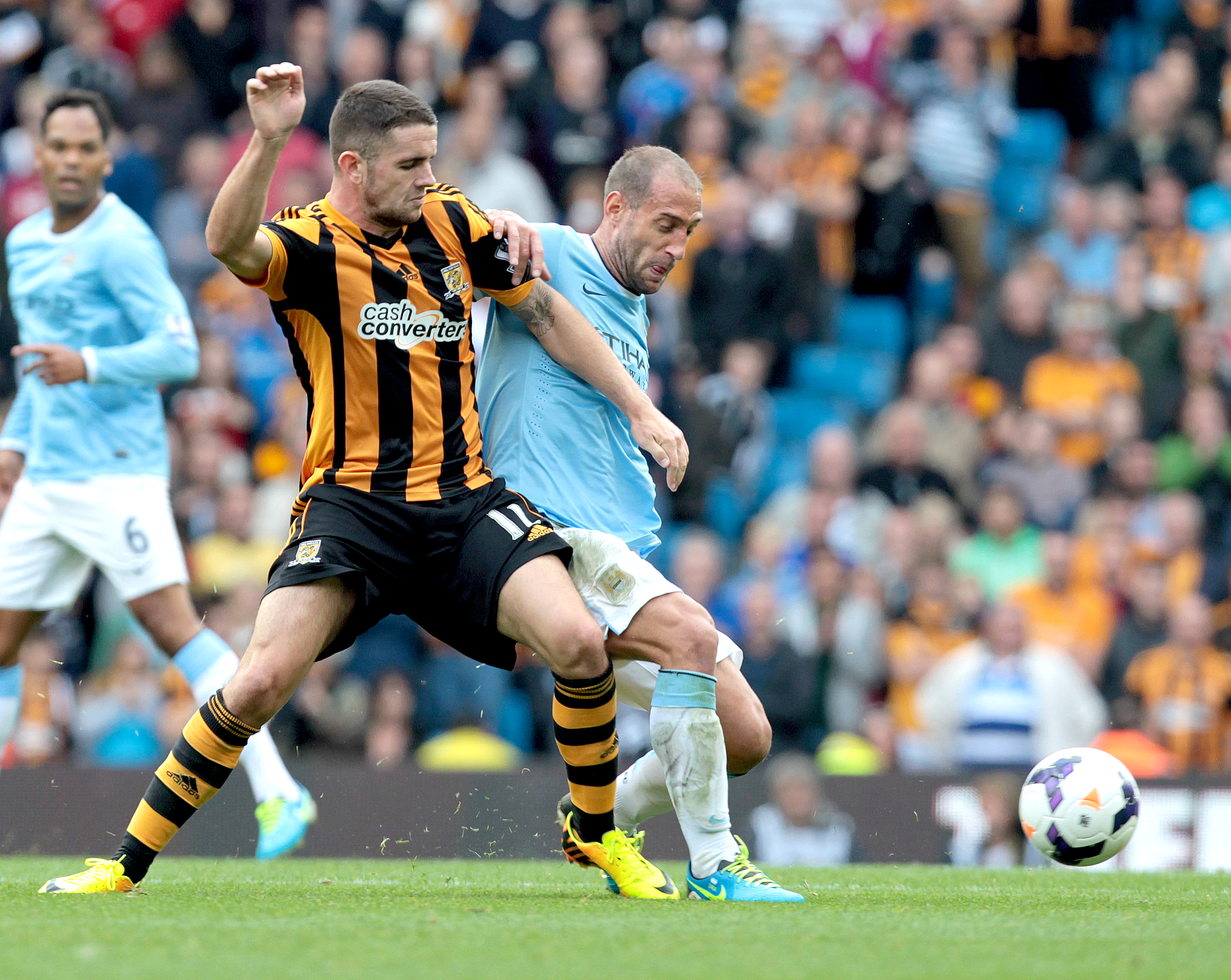 epa03844819 Manchester City's Pablo Zabaletta (R) is challenged by Hull City's Robbie Brady during the English Premier League soccer match between Manchester City and Hull City at the Etihad Airways stadium in Manchester, Britain, 31 August 2013. Man City won the match 2-0.  EPA/LINDSEY PARNABY DataCo terms and conditions apply https://www.epa.eu/downloads/DataCo-TCs.pdf