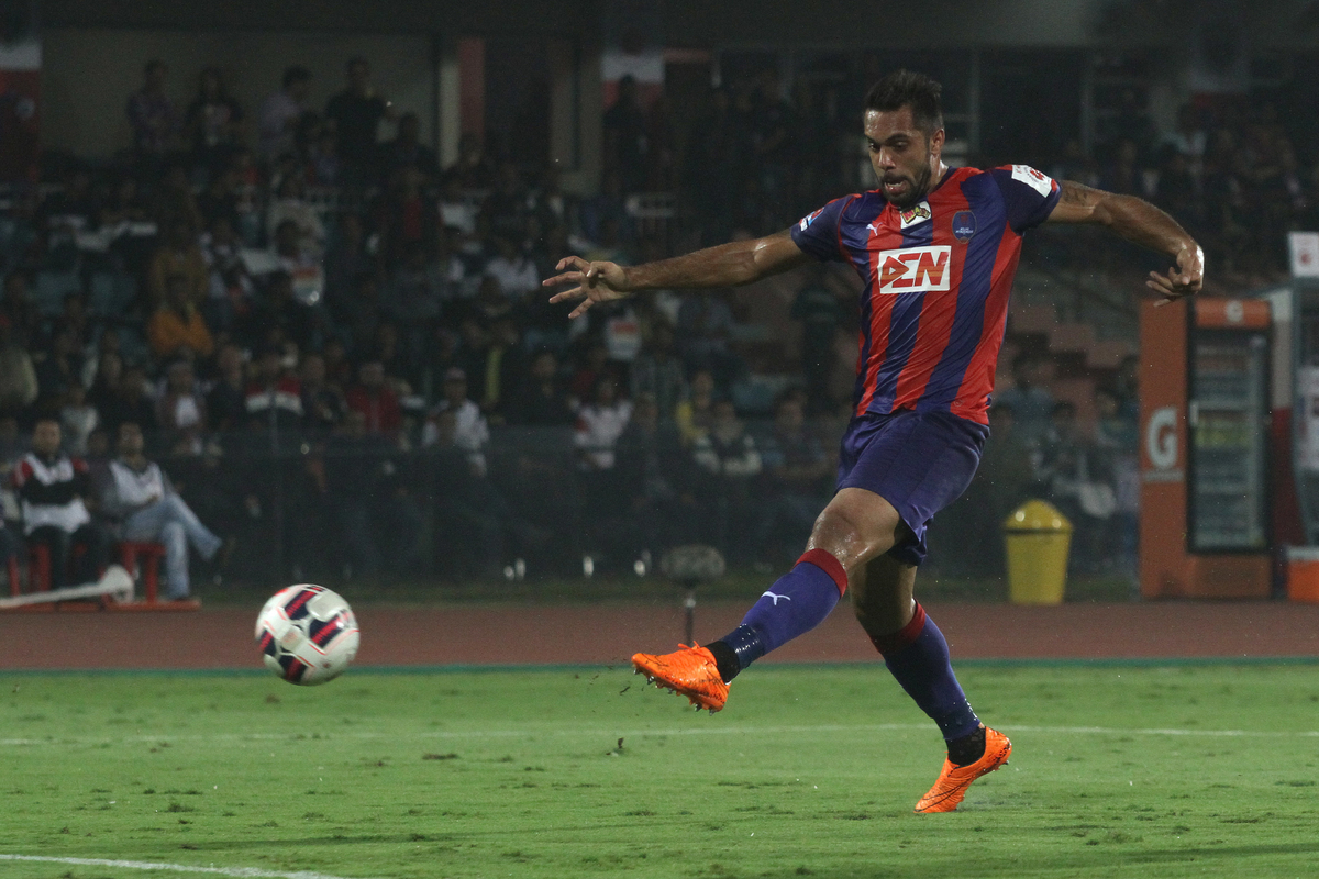 Robin Singh of Delhi Dynamos FC takes a shot and scores the opening goal during match 49 of the Indian Super League (ISL) season 2 between NorthEast United FC and Delhi Dynamos FC held at the Indira Gandhi Stadium, Guwahati, India on the 28th November 2015.
Photo by Shaun Roy / ISL/ SPORTZPICS