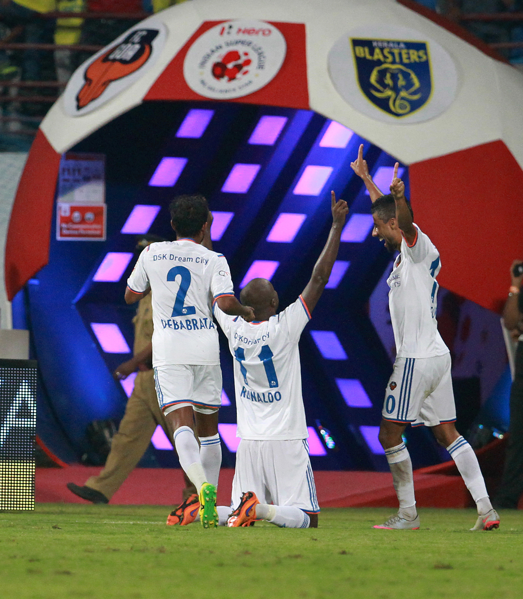 FC Goa players celebrates a goal during match 50 of the Indian Super League (ISL) season 2 between Kerala Blasters FC and FC Goa held at the Jawaharlal Nehru Stadium, Kochi, India on the 29th November 2015.
Photo by Vipin Pawar / ISL/ SPORTZPICS