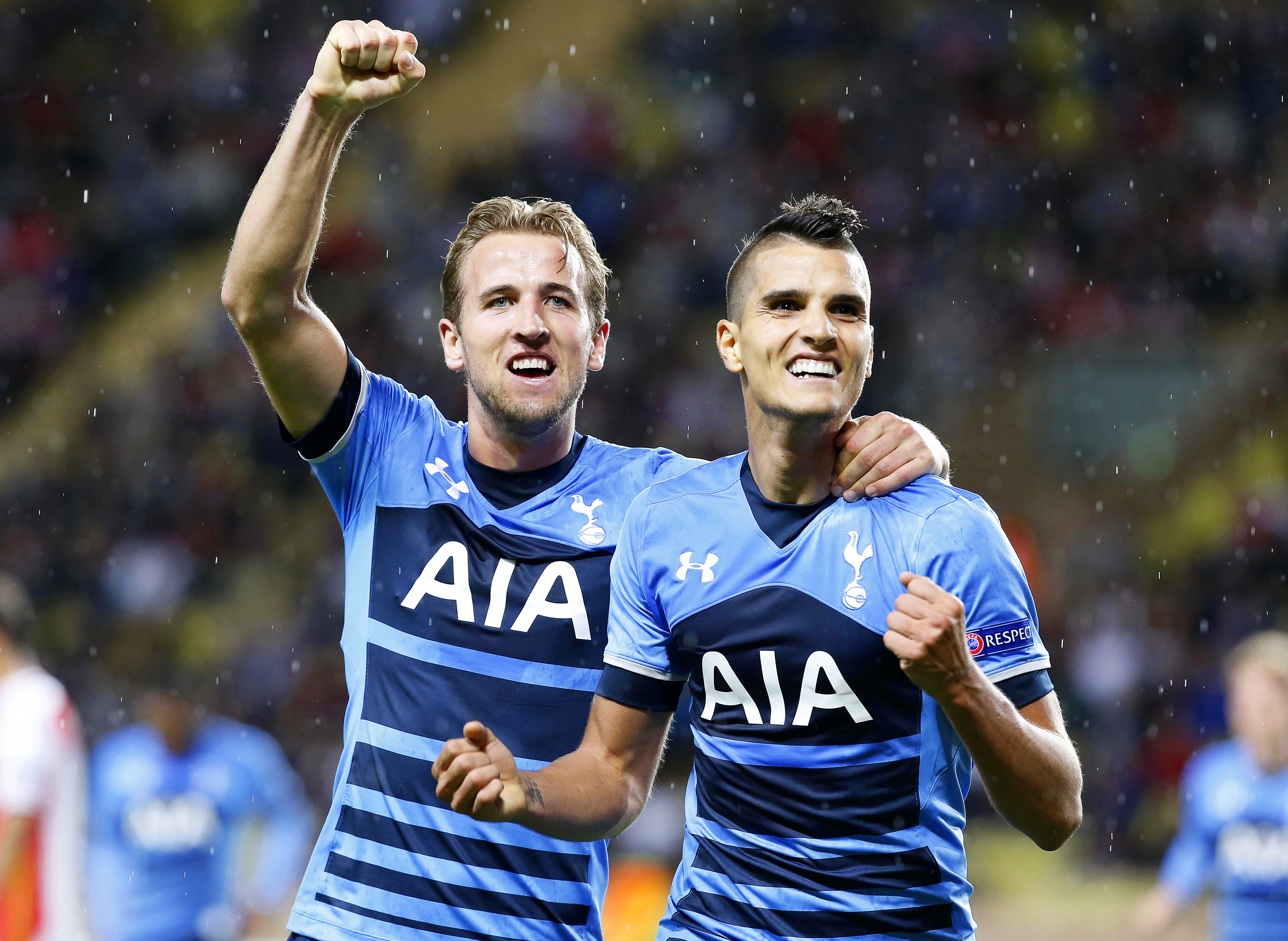 epa04959186 Tottenham's Erik Lamela (R) celebrates with his teammate Harry Kane (L) after scoring the 1-0 lead during the UEFA Europa League group J soccer match between AS Monaco and Tottenham Hotspur FC at Stade Louis II in Monaco, 01 October 2015.  EPA/SEBASTIEN NOGIER