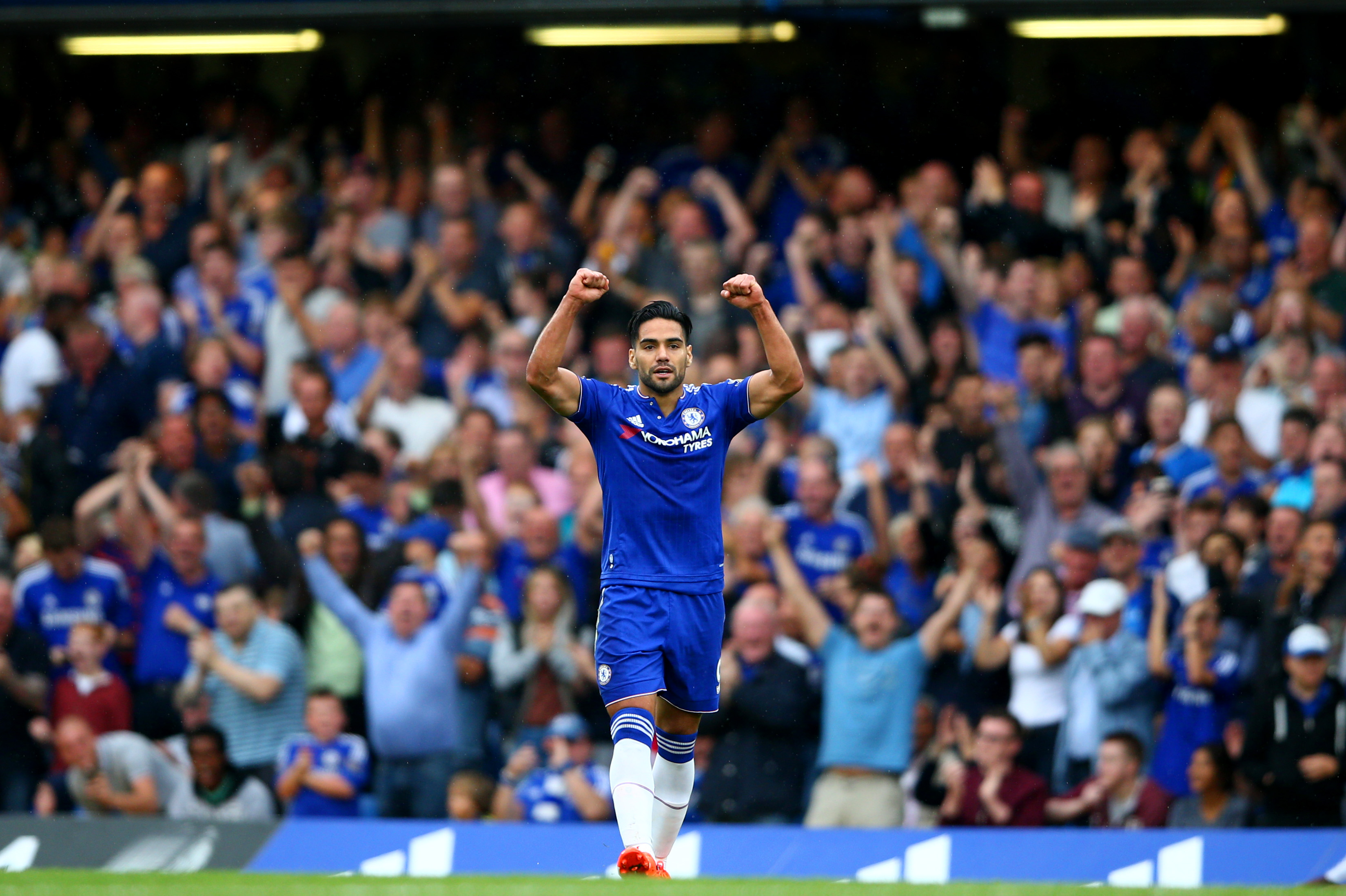LONDON, ENGLAND - AUGUST 29: Radamel Falcao Garcia of Chelsea celebrates scoring his team's first goal during the Barclays Premier League match between Chelsea and Crystal Palace at Stamford Bridge on August 29, 2015 in London, England.  (Photo by Paul Gilham/Getty Images)