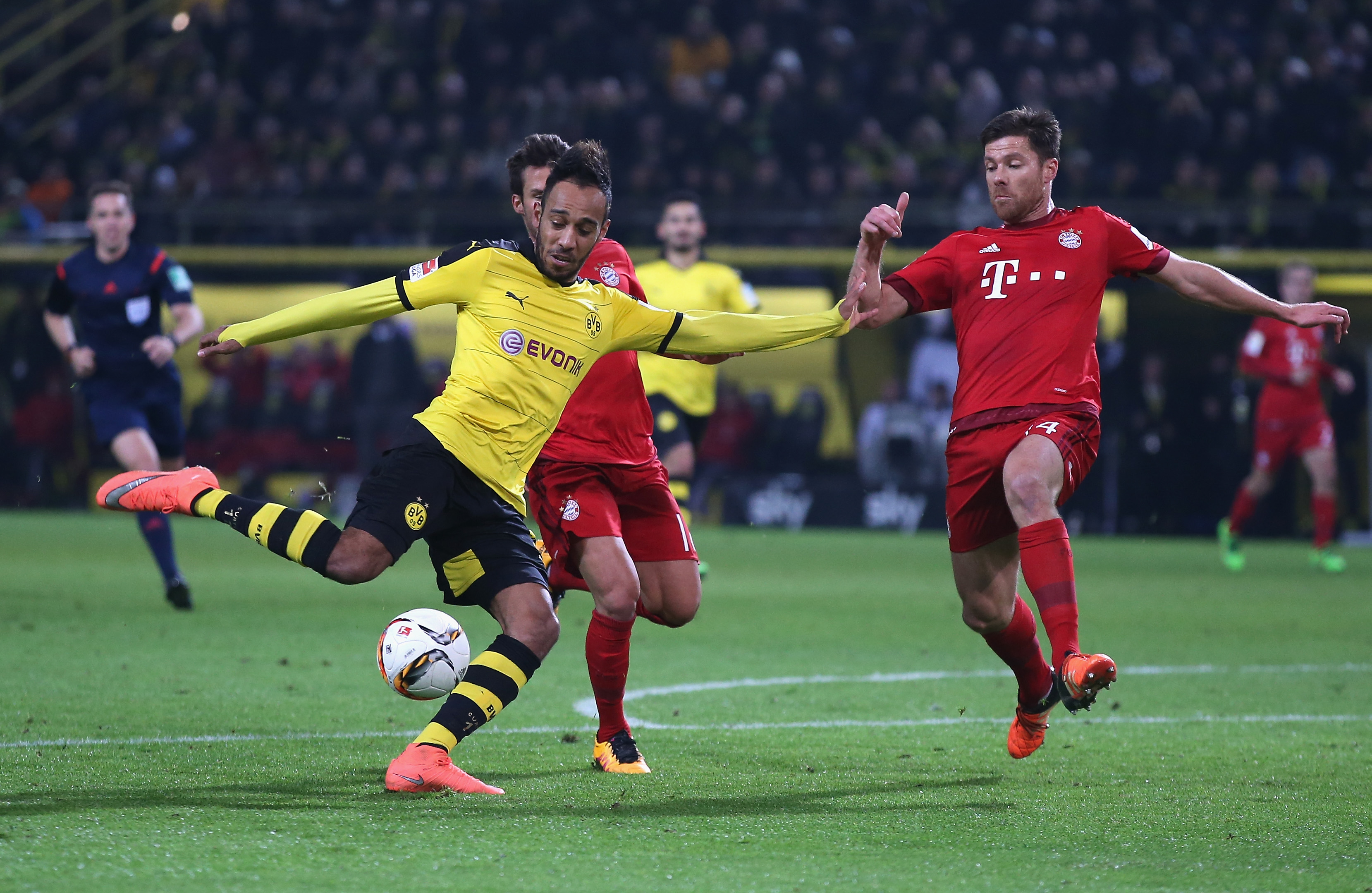 DORTMUND, GERMANY - MARCH 05: Pierre-Emerick Aubameyang of Borussia Dortmund shoots at goal during the Bundesliga match between Borussia Dortmund and FC Bayern Muenchen at Signal Iduna Park on March 5, 2016 in Dortmund, Germany. (Photo by Lars Baron/Bongarts/Getty Images)
