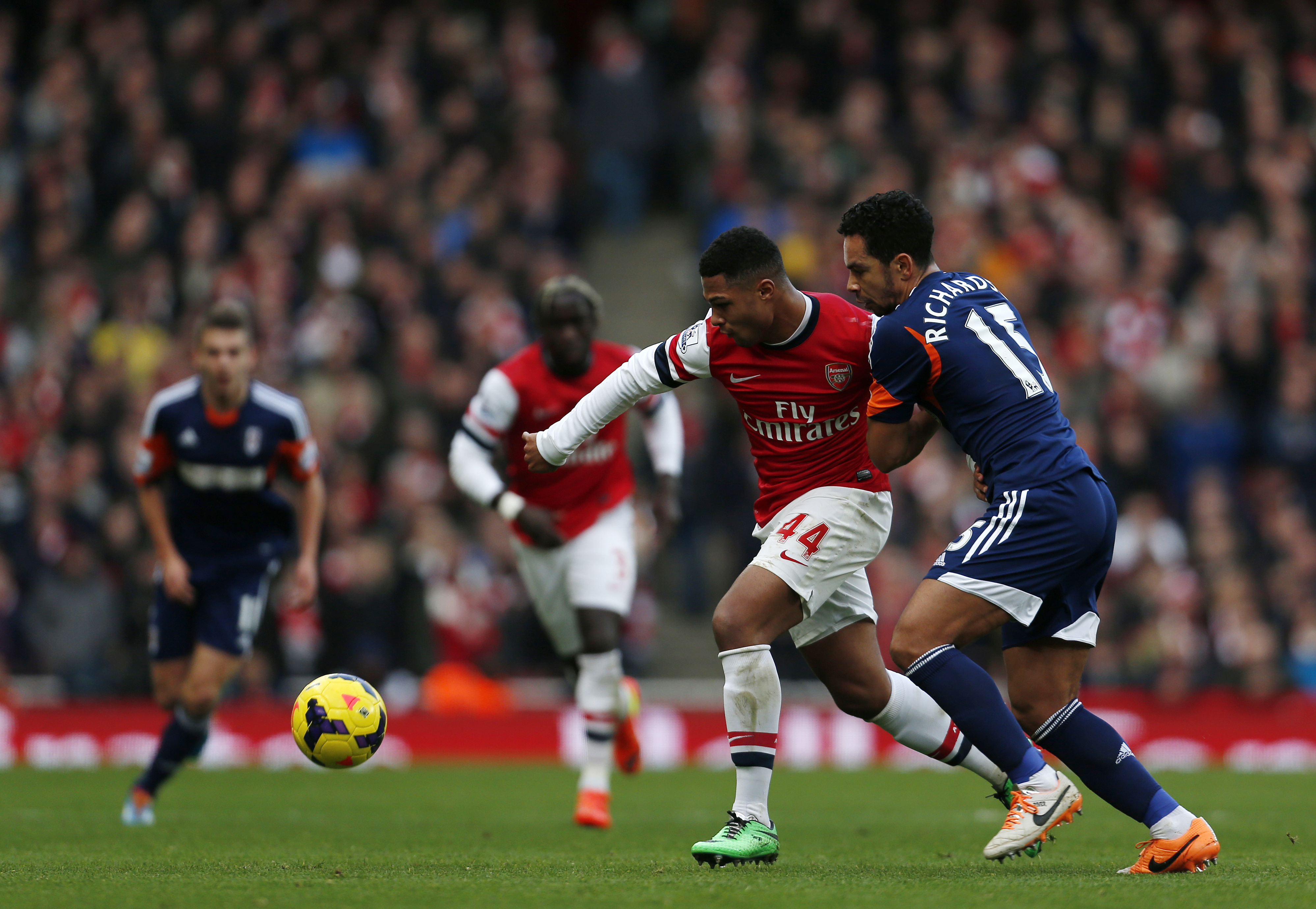 Arsenal's German midfielder Serge Gnabry (2nd R) vies for the ball against Fulham's English midfielder Kieran Richardson (R) during the English Premier League football match between Arsenal and Fulham at the Emirates Stadium in London on January 18, 2014. AFP PHOTO/ADRIAN DENNIS 

RESTRICTED TO EDITORIAL USE. No use with unauthorized audio, video, data, fixture lists, club/league logos or live services. Online in-match use limited to 45 images, no video emulation. No use in betting, games or single club/league/player publications.         (Photo credit should read ADRIAN DENNIS/AFP/Getty Images)
