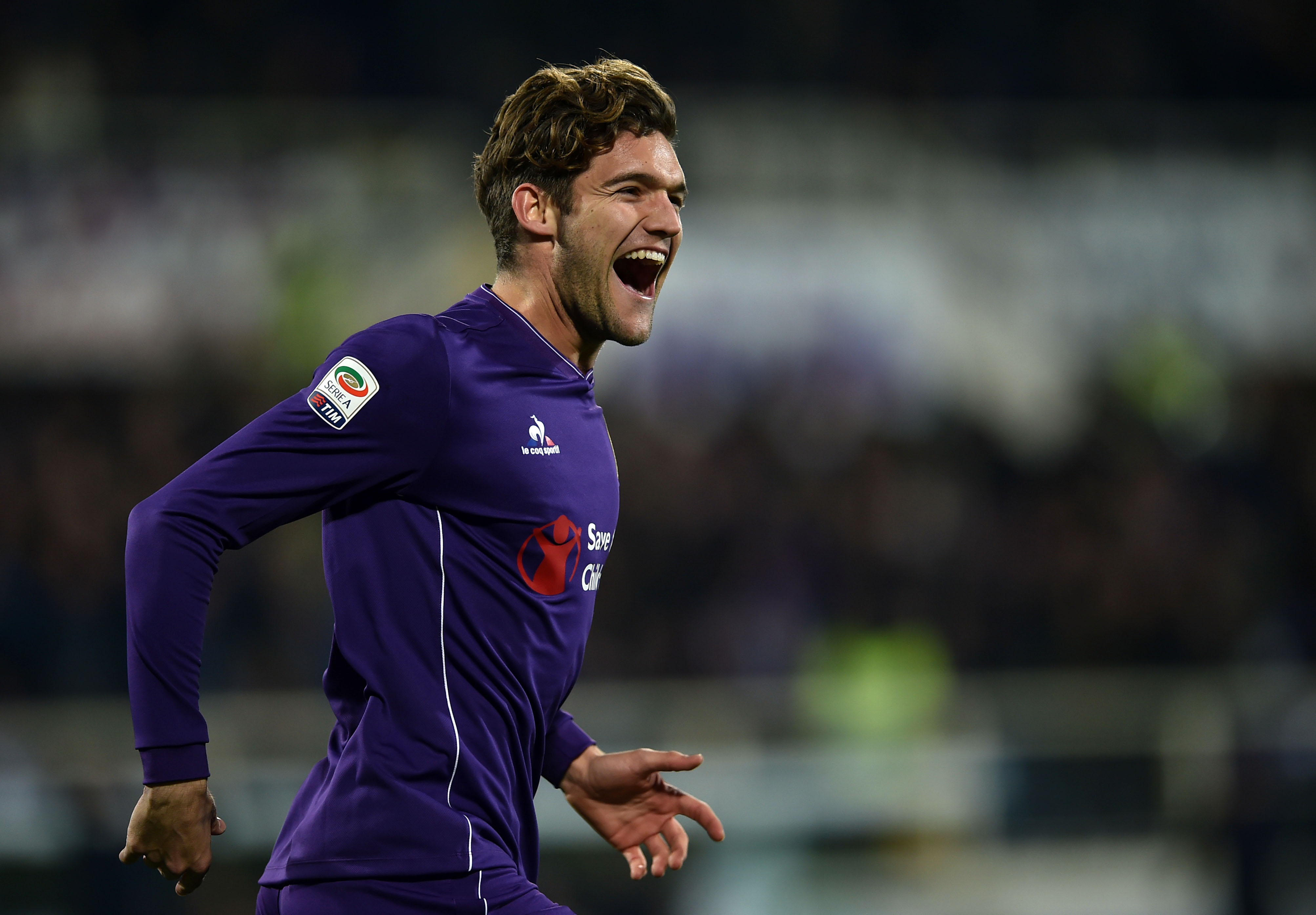 Fiorentina's Spanish defender Marcos Alonso Mendoza celebrates after scoring a goal during the Italian Serie A football match between Acf Fiorentina and Napoli on February 29, 2016 at the Artemio Franchi stadium in Florence. / AFP / ALBERTO PIZZOLI (Photo credit should read ALBERTO PIZZOLI/AFP/Getty Images)