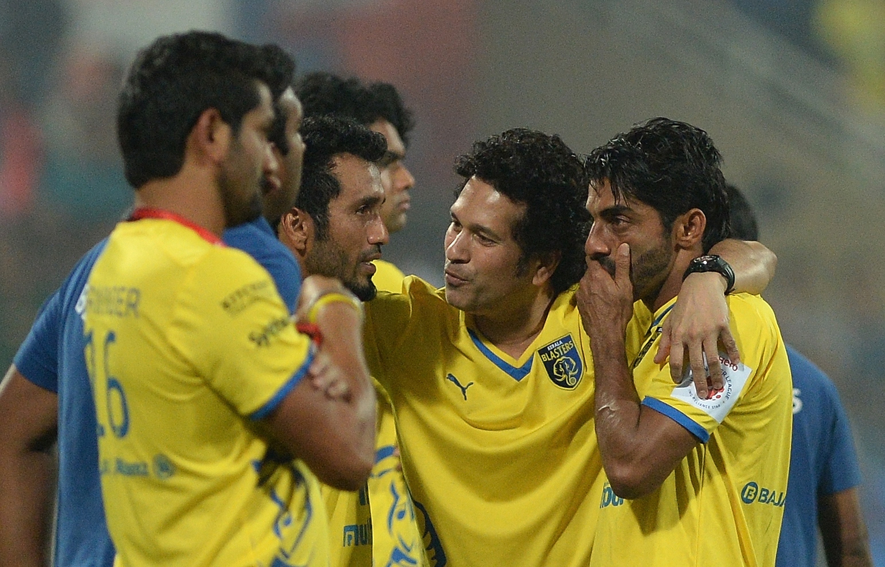 Indian cricketer Sachin Tendulkar (2nd R) interacts with Kerala Blasters players after Atletico de Kolkata won the Indian Super League (ISL) final football match against Kerala Blasters at The D.Y. Patil stadium in Navi Mumbai?on December 20, 2014.   AFP PHOTO/ PUNIT PARANJPE        (Photo credit should read PUNIT PARANJPE/AFP/Getty Images)