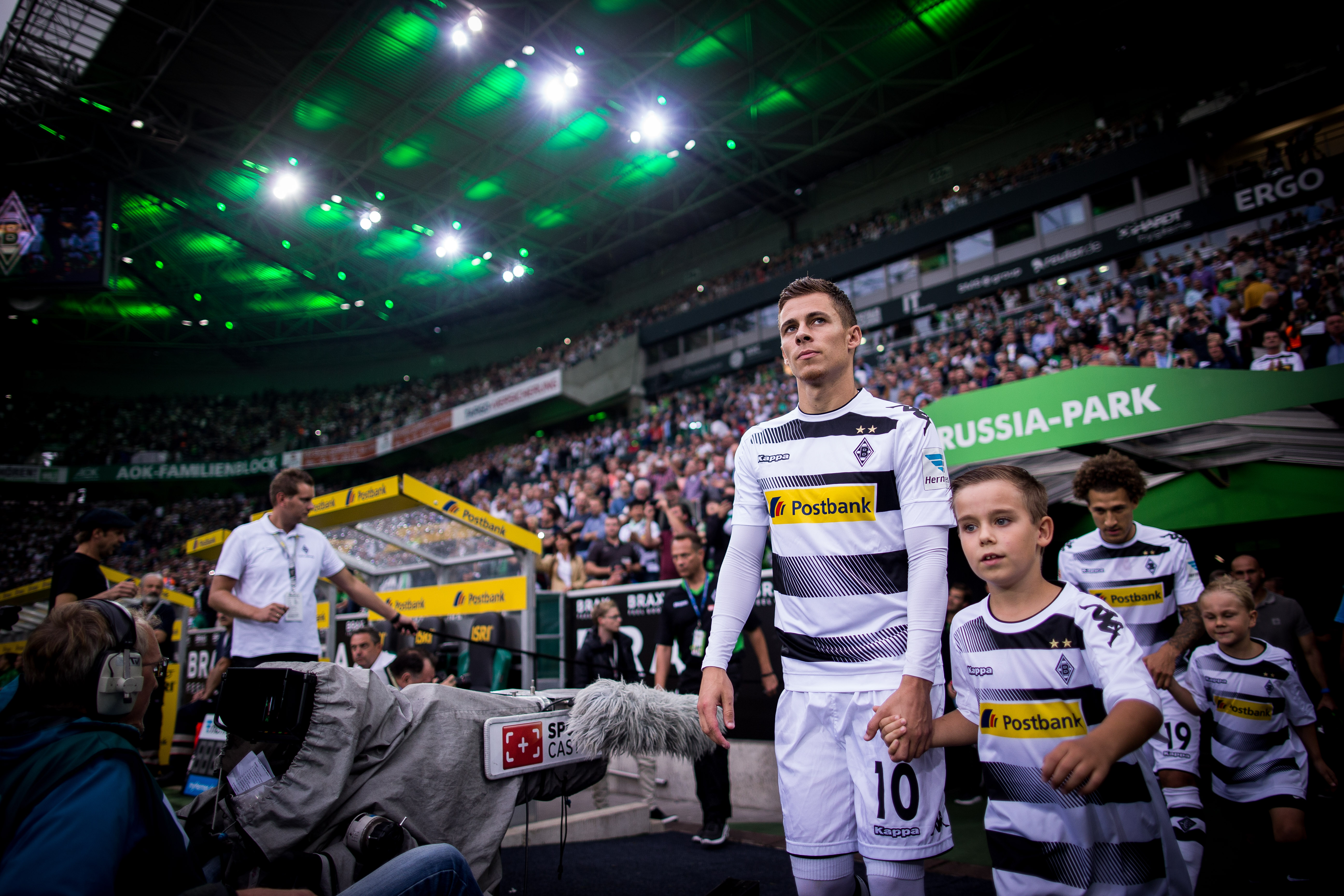MOENCHENGLADBACH, GERMANY - SEPTEMBER 17: Thorgan Hazard of Moenchengladbach arrives prior the Bundesliga match between Borussia Moenchengladbach and Werder Bremen at Borussia-Park on September 17, 2016 in Moenchengladbach, Germany. (Photo by Maja Hitij/Bongarts/Getty Images)