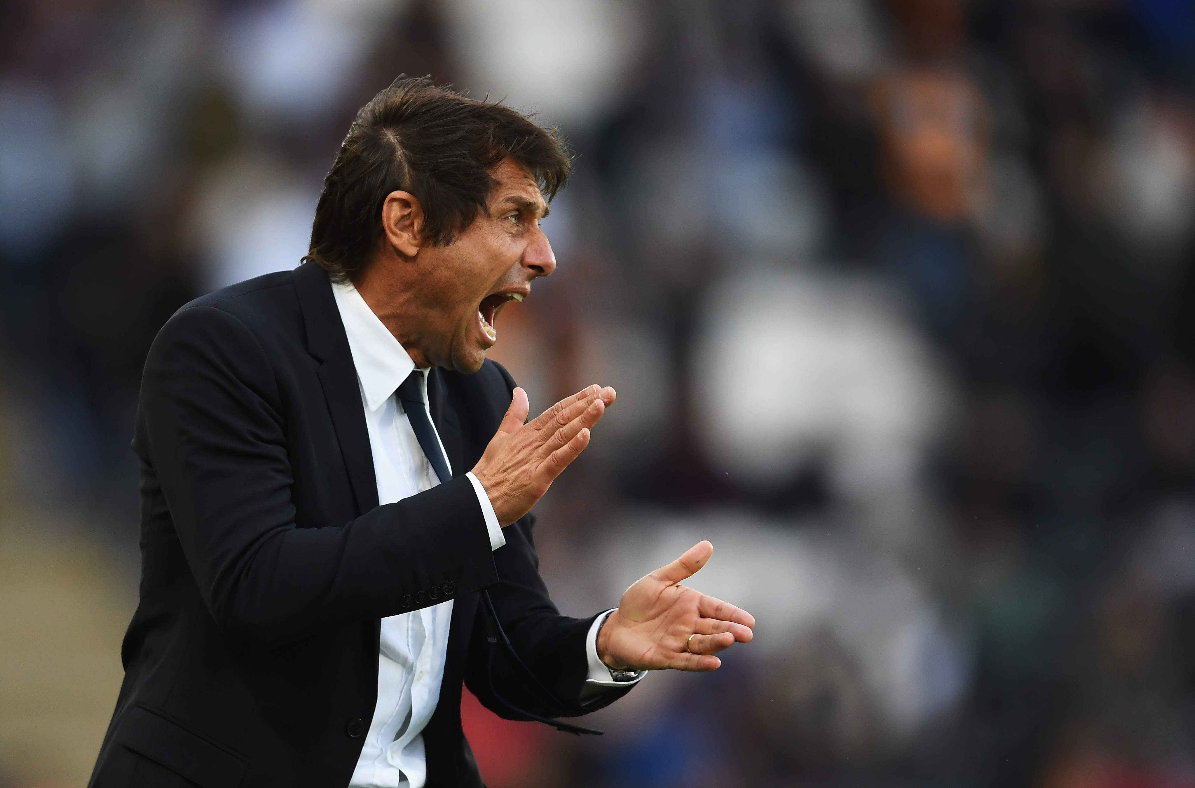 HULL, ENGLAND - OCTOBER 01: Antonio Conte, Manager of Chelsea looks on during the Premier League match between Hull City and Chelsea at KCOM Stadium on October 1, 2016 in Hull, England. (Photo by Laurence Griffiths/Getty Images)