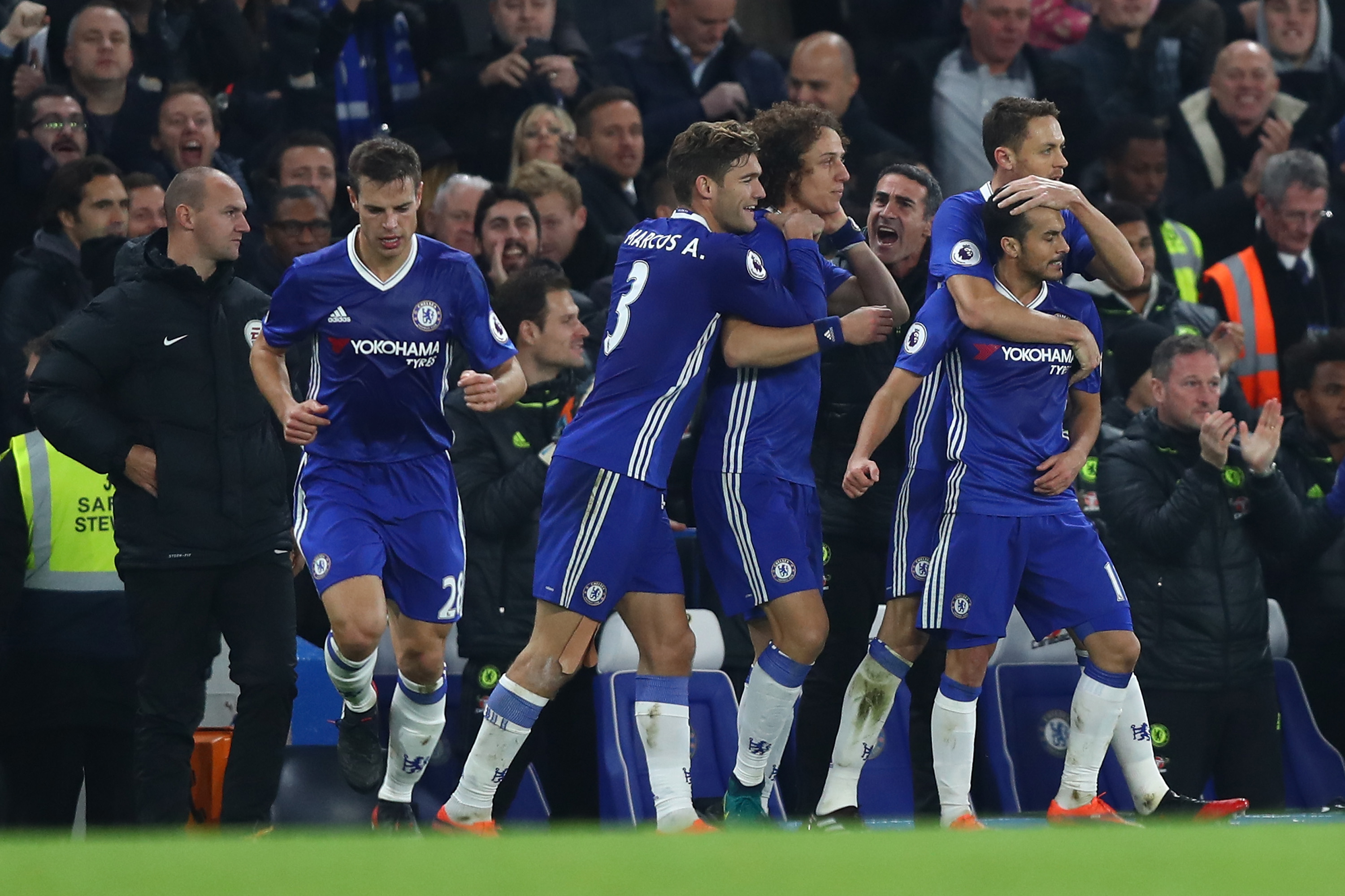 LONDON, ENGLAND - NOVEMBER 26:  Pedro (1st R) of Chelsea celebrates scoring his team's first goal with his team mates during the Premier League match between Chelsea and Tottenham Hotspur at Stamford Bridge on November 26, 2016 in London, England.  (Photo by Clive Rose/Getty Images)