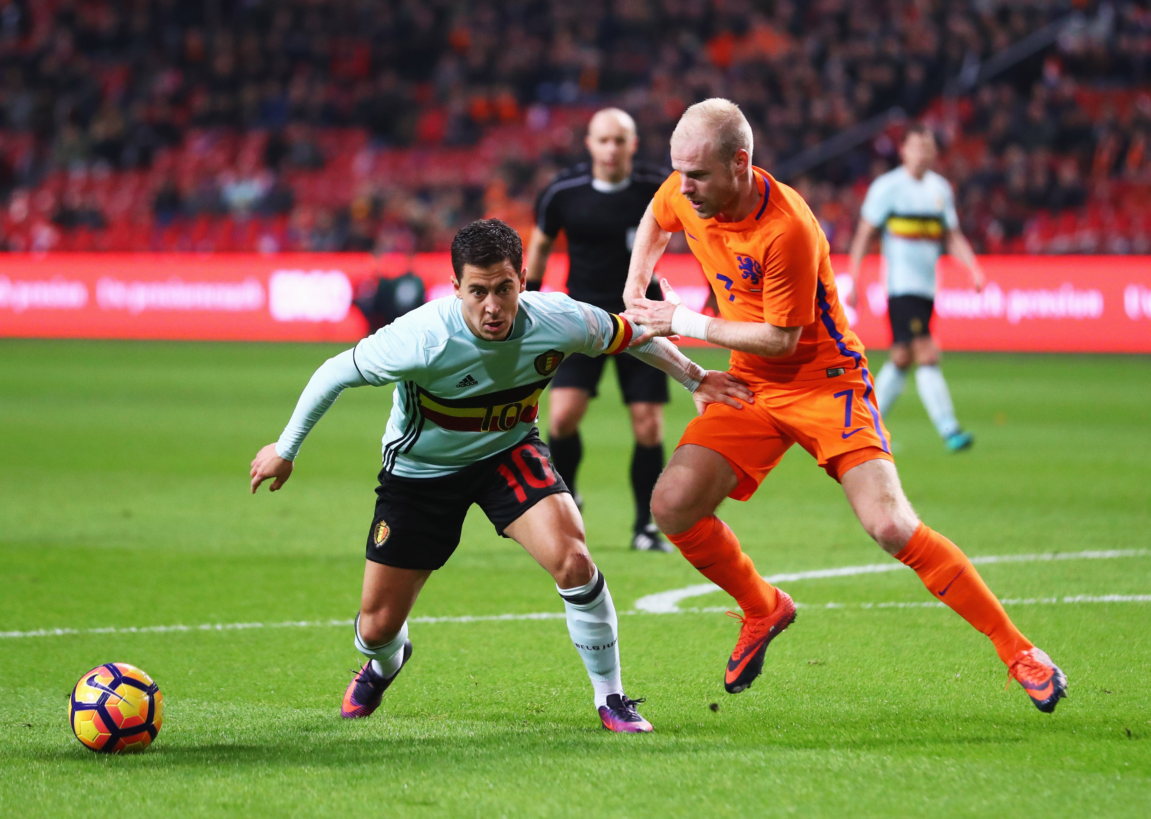 AMSTERDAM, NETHERLANDS - NOVEMBER 09:  Eden Hazard of Belgium holds off Davy Klaassen of the Netherlands during the international friendly match between Netherlands and Belgium at Amsterdam Arena on November 9, 2016 in Amsterdam, Netherlands.  (Photo by Dean Mouhtaropoulos/Getty Images)
