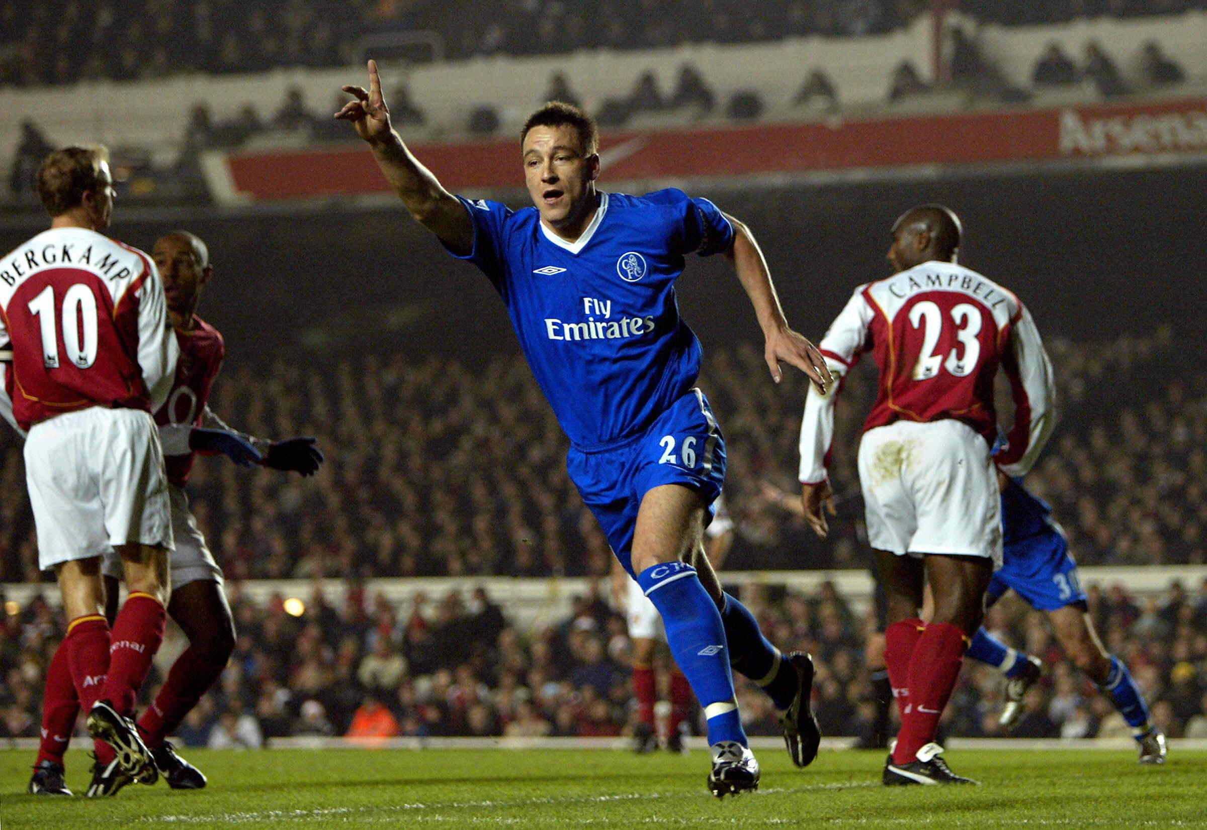 LONDON, UNITED KINGDOM:  Chelsea's John Terry (C) celebrates scoring against Arsenal during the Premiership match at Highbury in London 12 December 2004. (Photo by Adrian Dennis/AFP/Getty Images)