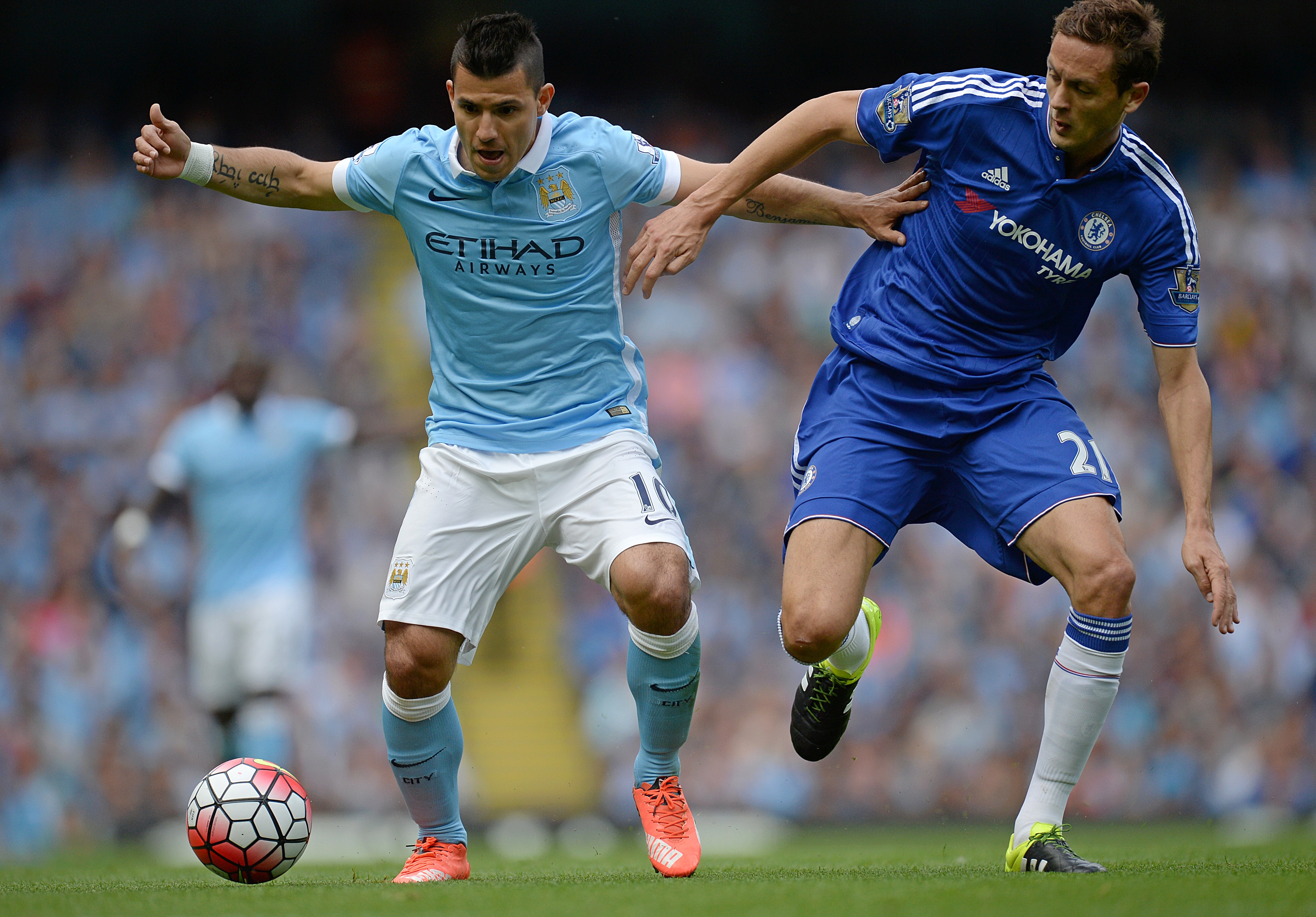 Manchester City's Argentinian striker Sergio Aguero (L) vies with Chelsea's Serbian midfielder Nemanja Matic during the English Premier League football match between Manchester City and Chelsea at The Etihad stadium in Manchester, north west England on August 16, 2015. AFP PHOTO / OLI SCARFF

RESTRICTED TO EDITORIAL USE. No use with unauthorized audio, video, data, fixture lists, club/league logos or 'live' services. Online in-match use limited to 75 images, no video emulation. No use in betting, games or single club/league/player publications.        (Photo credit should read OLI SCARFF/AFP/Getty Images)