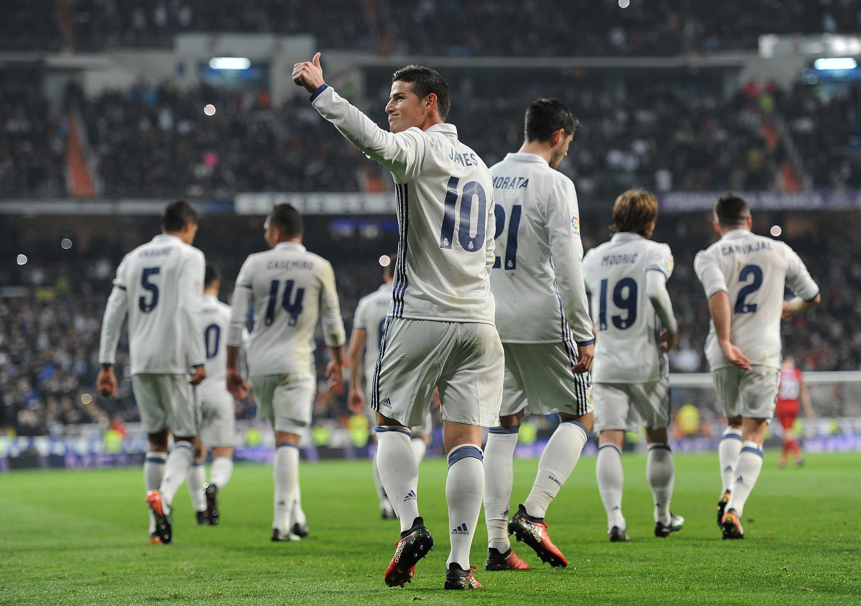 MADRID, SPAIN - JANUARY 04: James Rodriguez of Real Madrid celebrates after scoring Real's 3rd goal during the Copa del Rey Round of 16 First Leg match between Real Madrid and Sevilla at Bernabeu on January 4, 2017 in Madrid, Spain. (Photo by Denis Doyle/Getty Images)