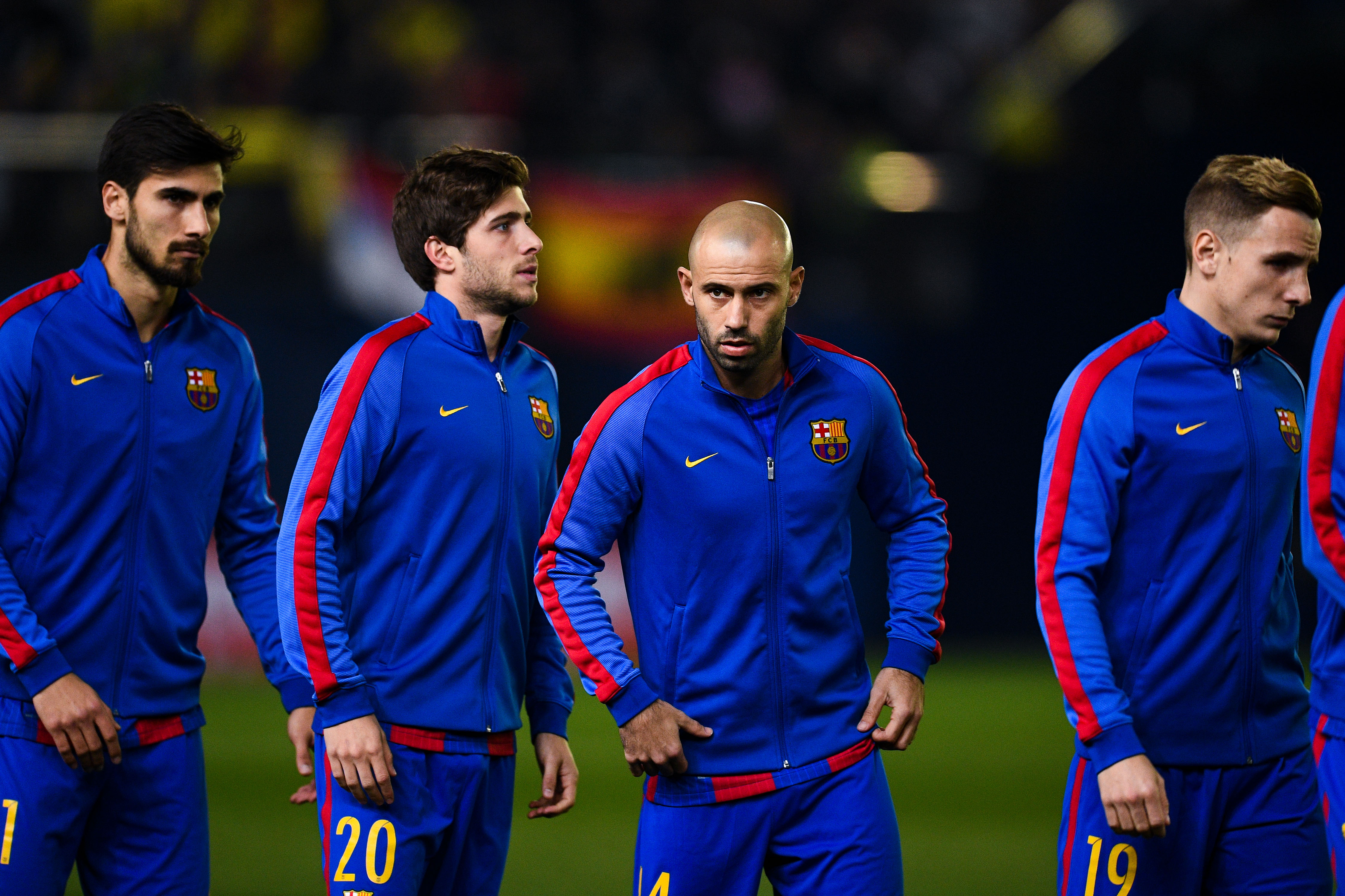 VILLARREAL, SPAIN - JANUARY 08:  (L-R) Andre Gomes, Sergi Roberto, Javier Mascherano and Lucas Digne of FC Barcelona look on prior to the kick-off of the La Liga match between Villarreal CF and FC Barcelona at Estadio de la Ceramica stadium on January 8, 2017 in Villarreal, Spain.  (Photo by David Ramos/Getty Images)