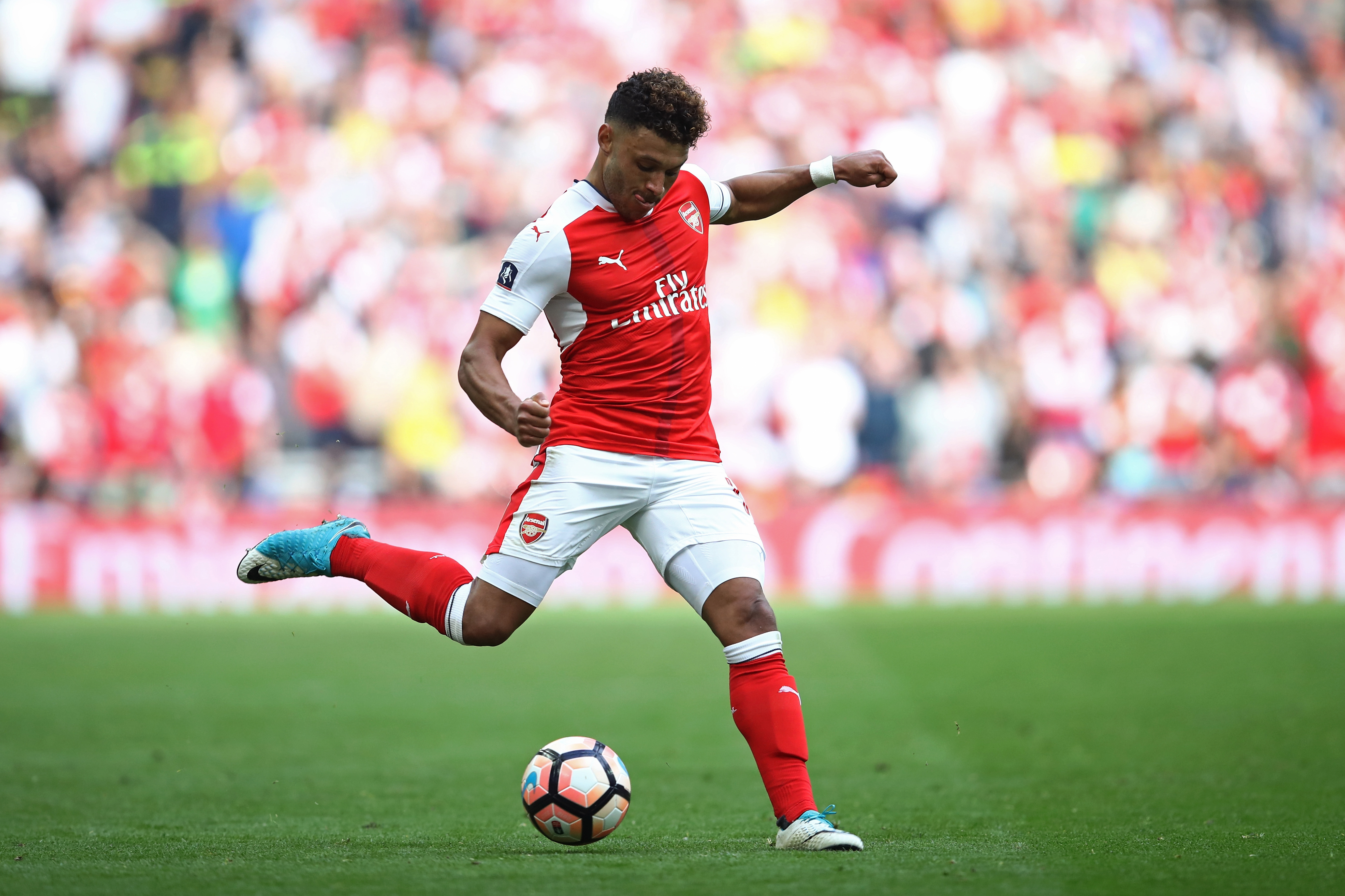LONDON, ENGLAND - APRIL 23: Alex Oxlade-Chamberlain of Arsenal in action during the Emirates FA Cup Semi-Final match between Arsenal and Manchester City at Wembley Stadium on April 23, 2017 in London, England.  (Photo by Julian Finney/Getty Images,)