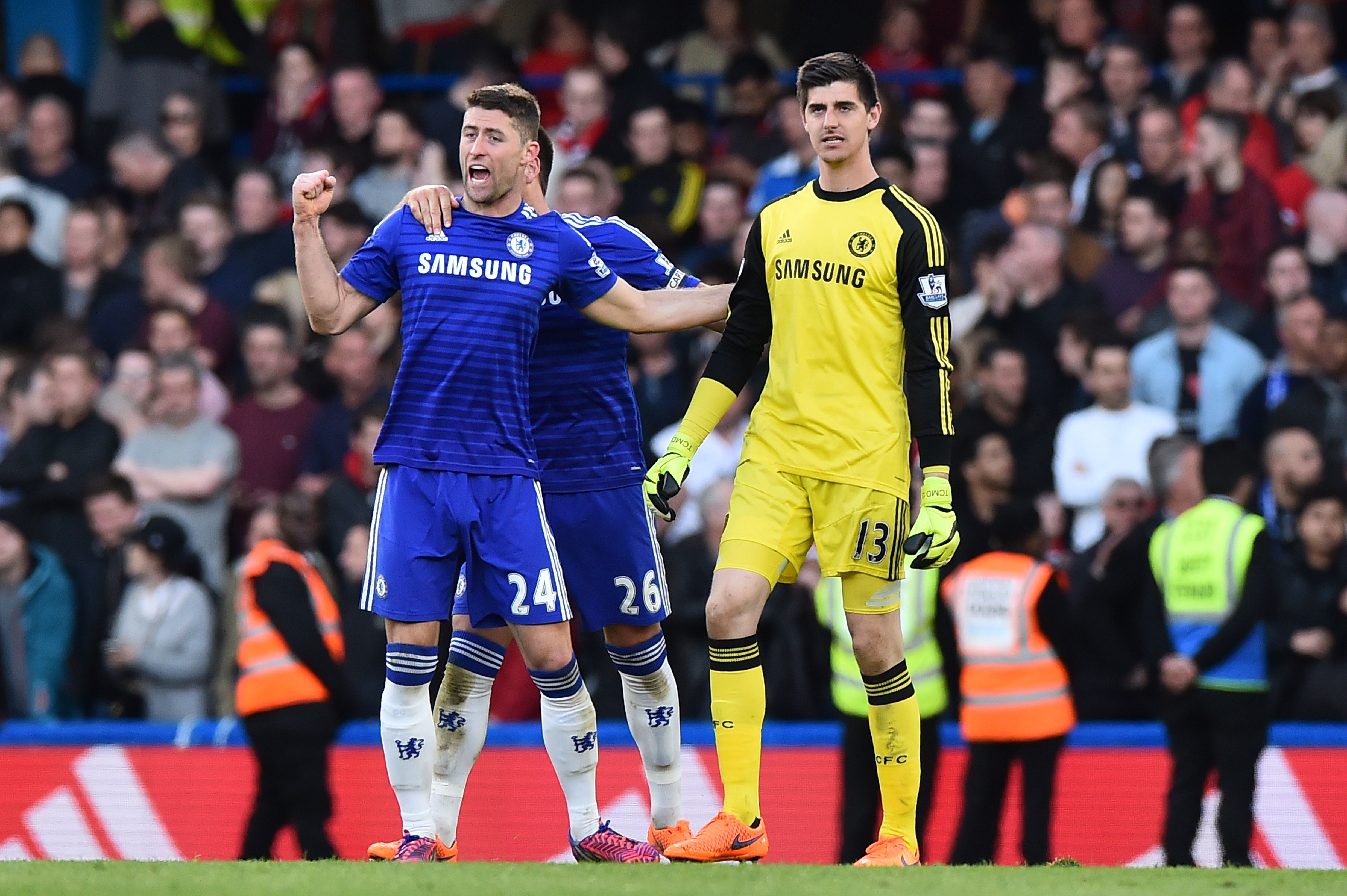 Chelsea's English defender Gary Cahill (L) and Chelsea's Belgian goalkeeper Thibaut Courtois (R) celebrate their 1-0 victory after the final whistle of the English Premier League football match between Chelsea and Manchester United at Stamford Bridge in London on April 18, 2015. AFP PHOTO / BEN STANSALL

RESTRICTED TO EDITORIAL USE. No use with unauthorized audio, video, data, fixture lists, club/league logos or live services. Online in-match use limited to 45 images, no video emulation. No use in betting, games or single club/league/player publications.        (Photo credit should read BEN STANSALL/AFP/Getty Images)