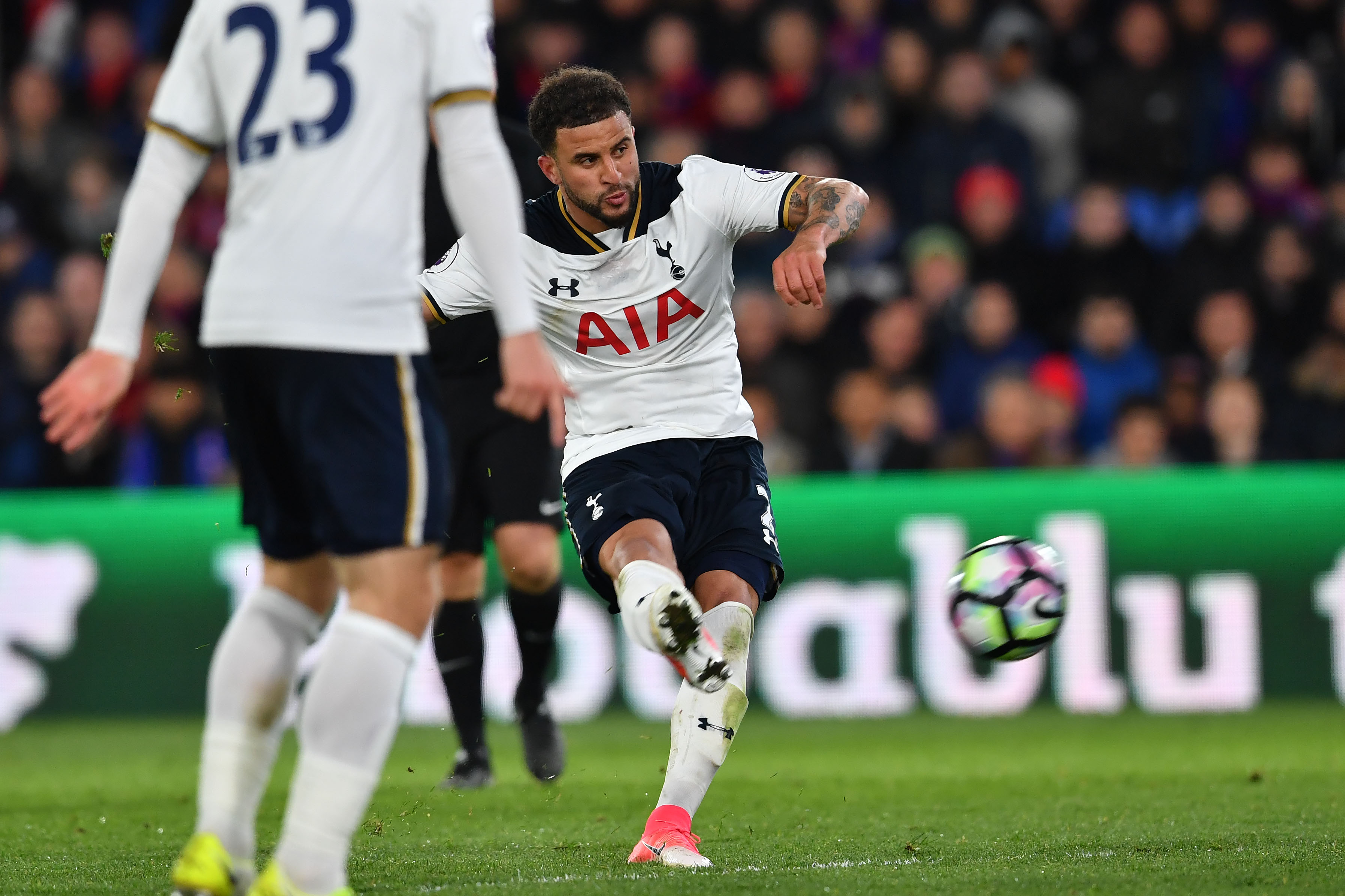 Tottenham Hotspur's English defender Kyle Walker takes a shot at goal and misses during the English Premier League football match between Crystal Palace and Tottenham Hotspur at Selhurst Park in south London on April 26, 2017. / AFP PHOTO / Ben STANSALL / RESTRICTED TO EDITORIAL USE. No use with unauthorized audio, video, data, fixture lists, club/league logos or 'live' services. Online in-match use limited to 75 images, no video emulation. No use in betting, games or single club/league/player publications. / (Photo credit should read BEN STANSALL/AFP/Getty Images)