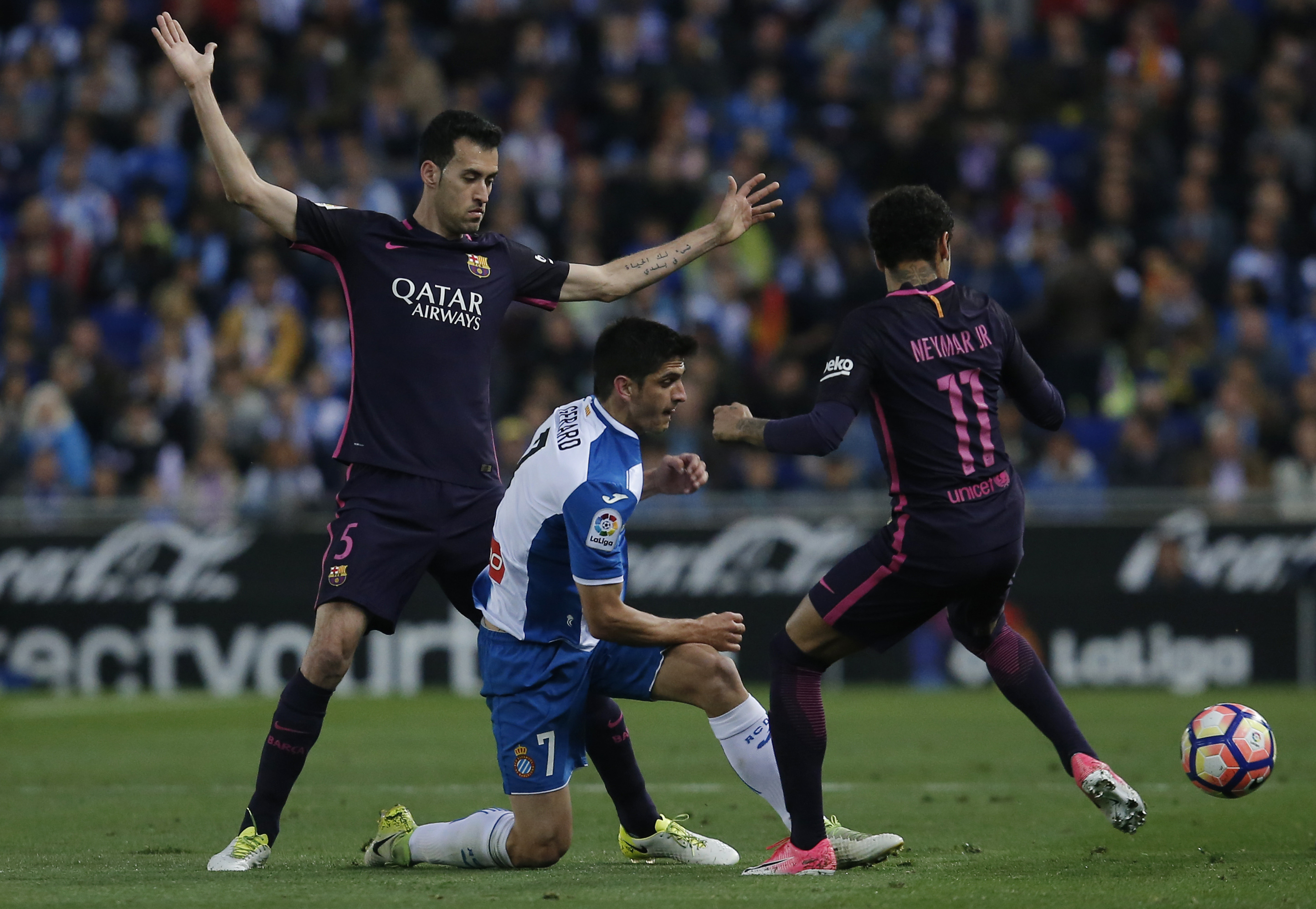 Espanol's forward Gerard Moreno (C) vies with Barcelona's midfielder Sergio Busquets (L) and Barcelona's Brazilian forward Neymar during the Spanish league football match RCD Espanyol vs FC Barcelona at the Cornella-El Prat stadium in Cornella de Llobregat on April 29, 2017. / AFP PHOTO / PAU BARRENA        (Photo credit should read PAU BARRENA/AFP/Getty Images)