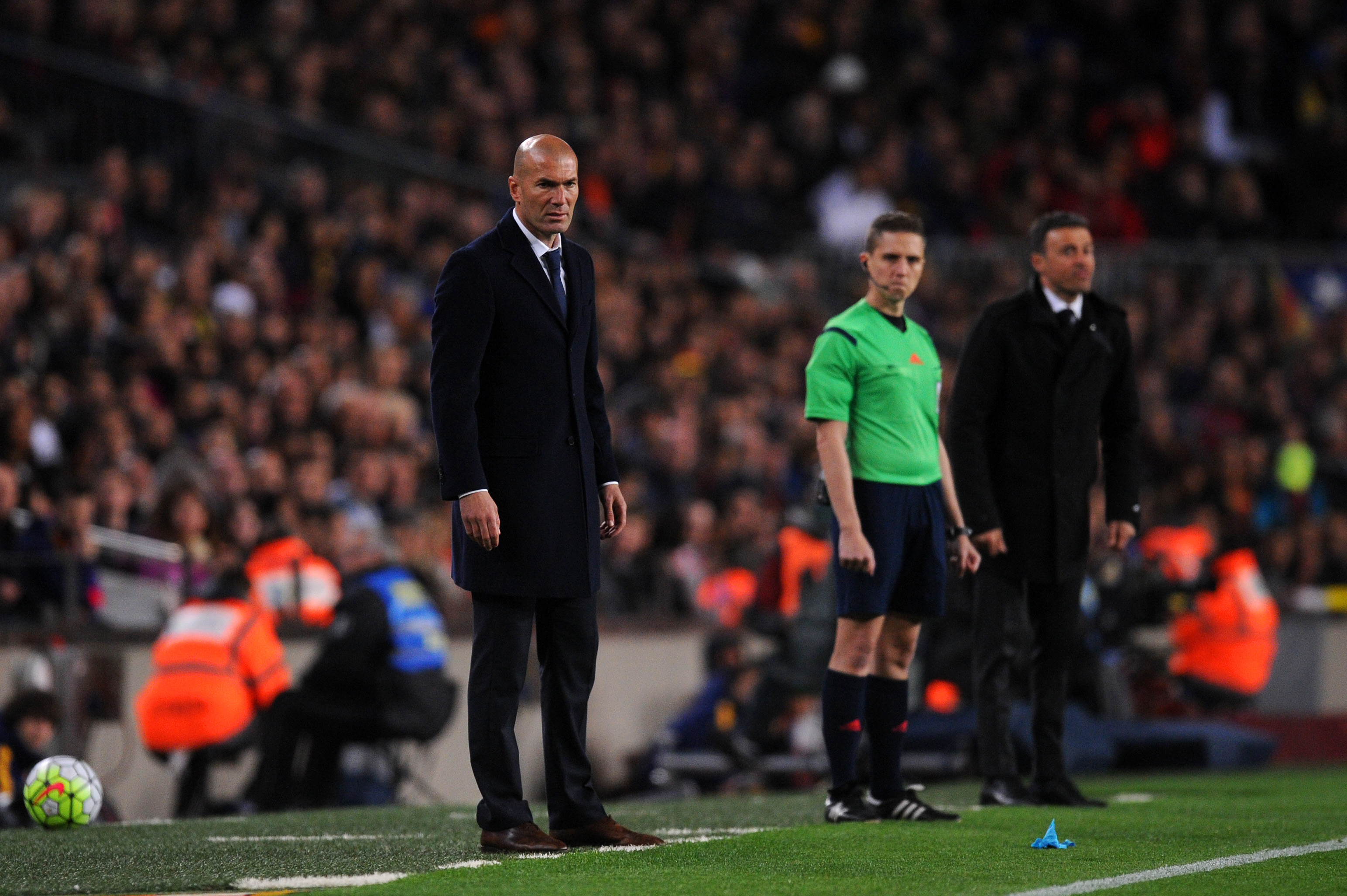 BARCELONA, SPAIN - APRIL 02: Zinedine Zidane, Head Coach of Real Madrid CF looks on next to Luis Enrique, Head Coach of FC Barcelona during the La Liga match between FC Barcelona and Real Madrid CF at Camp Nou on April 2, 2016 in Barcelona, Spain. (Photo by Alex Caparros/Getty Images)