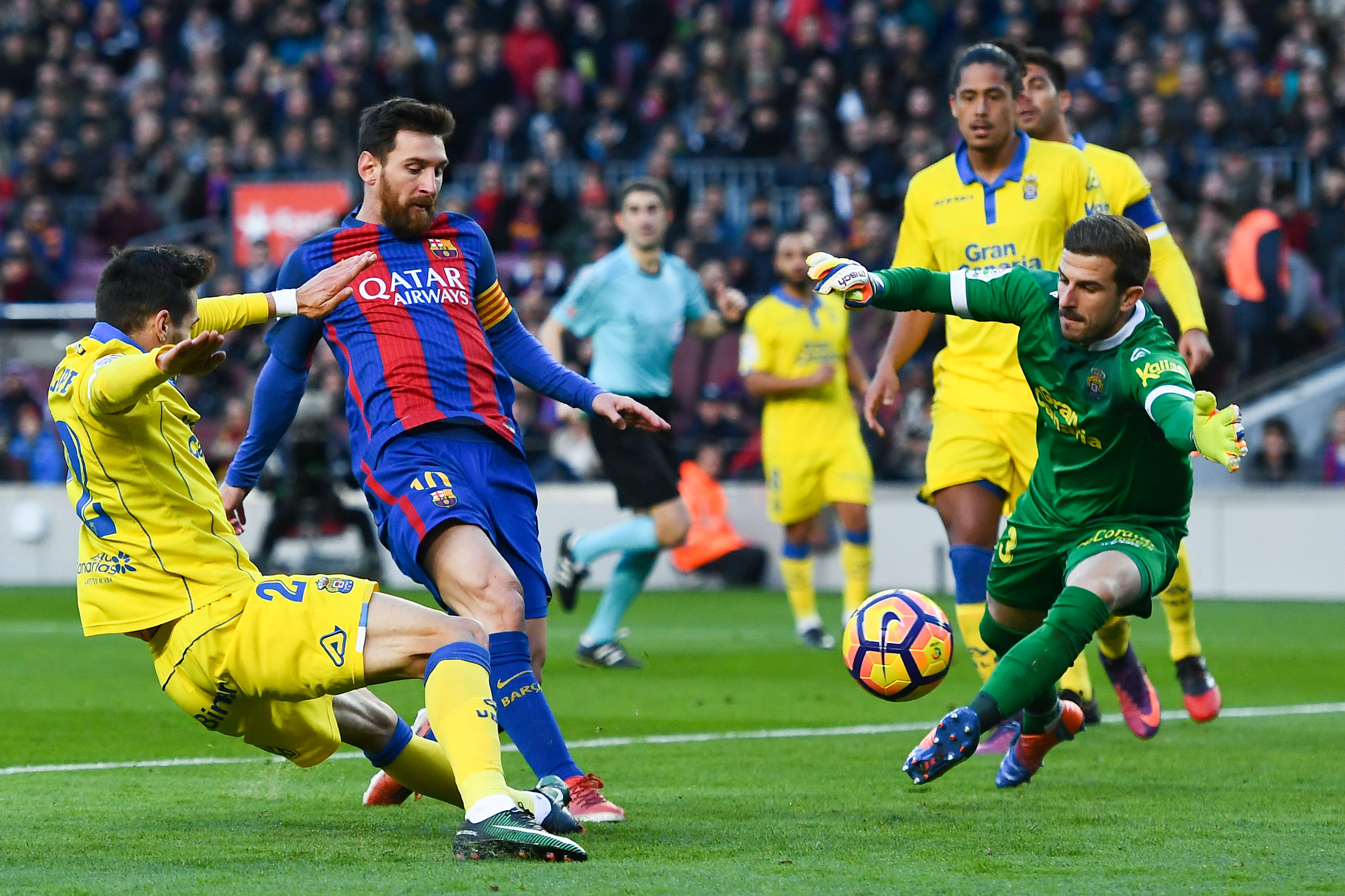 BARCELONA, SPAIN - JANUARY 14: Lionel Messi of FC Barcelona scores his team's second goal during the La Liga match between FC Barcelona and UD Las Palmas at Camp Nou stadium on January 14, 2017 in Barcelona, Spain. (Photo by David Ramos/Getty Images)