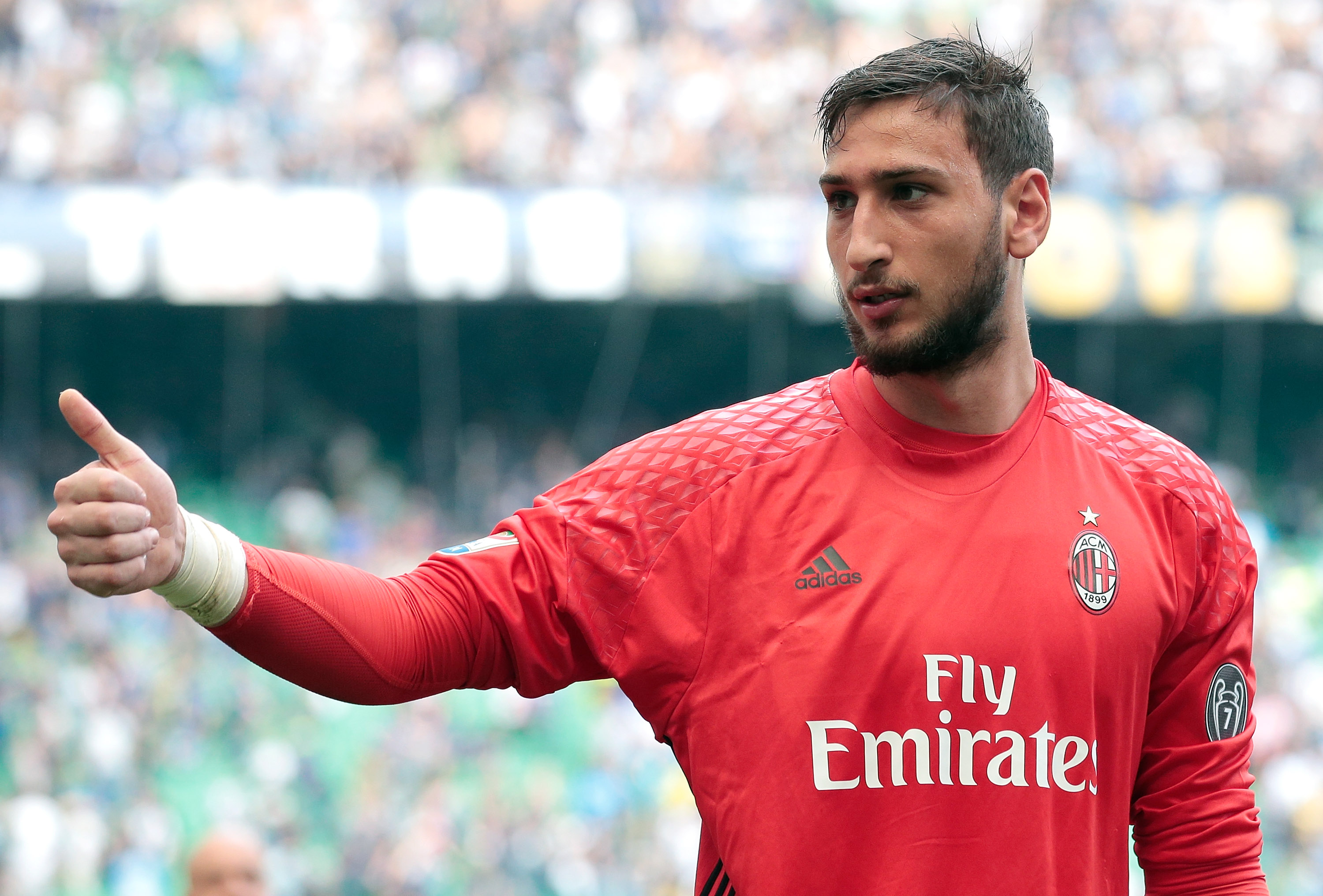 MILAN, ITALY - APRIL 15:  Gianluigi Donnarumma of AC Milan gestures during the Serie A match between FC Internazionale and AC Milan at Stadio Giuseppe Meazza on April 15, 2017 in Milan, Italy.  (Photo by Emilio Andreoli/Getty Images )