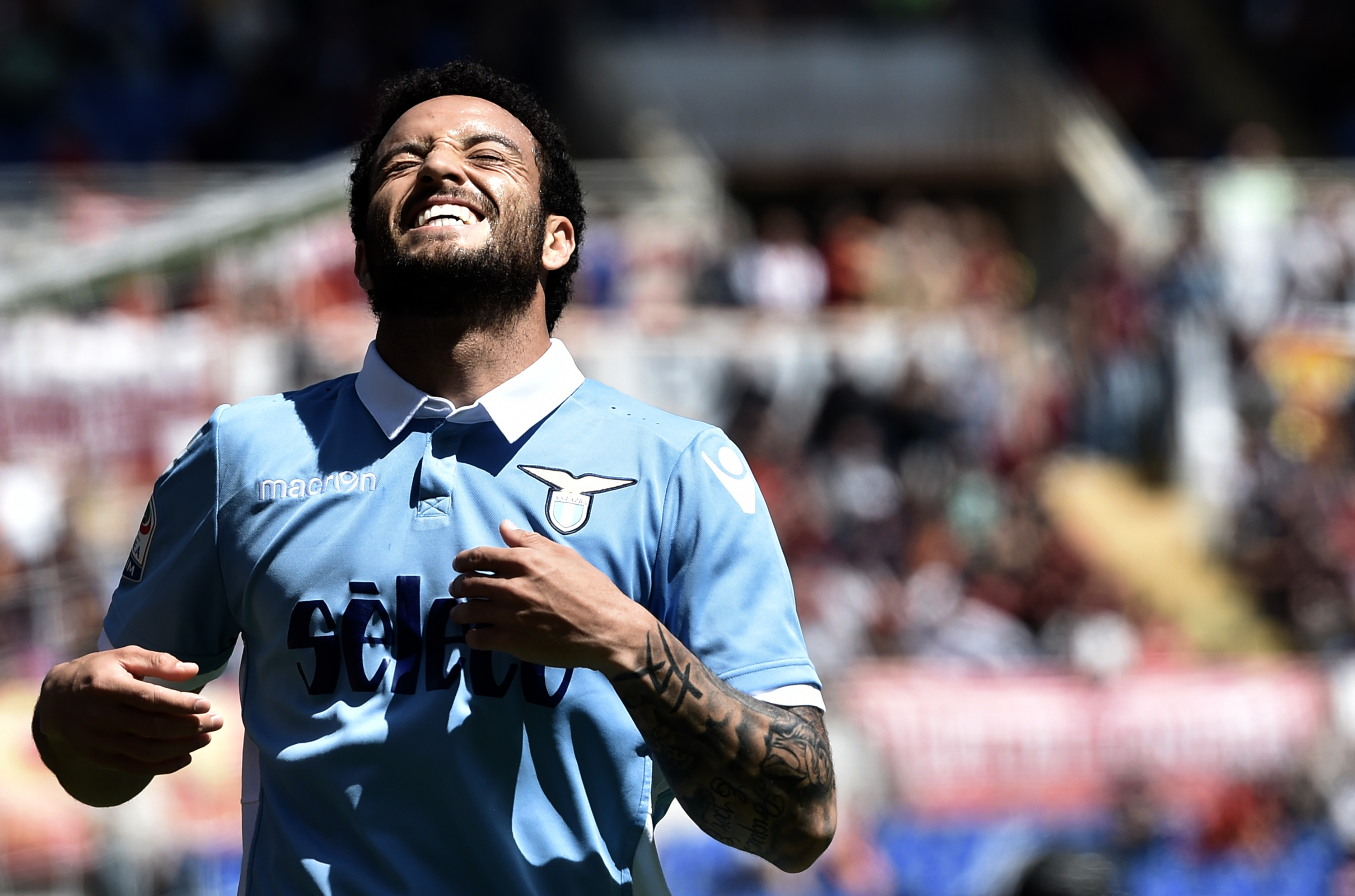 Lazio's midfielder from Brazil Felipe Anderson reacts during the Italian Serie A football match Roma vs Lazio at the Olympic Stadium in Rome on April 30, 2017. Lazio won 1-3. / AFP PHOTO / TIZIANA FABI (Photo credit should read TIZIANA FABI/AFP/Getty Images)