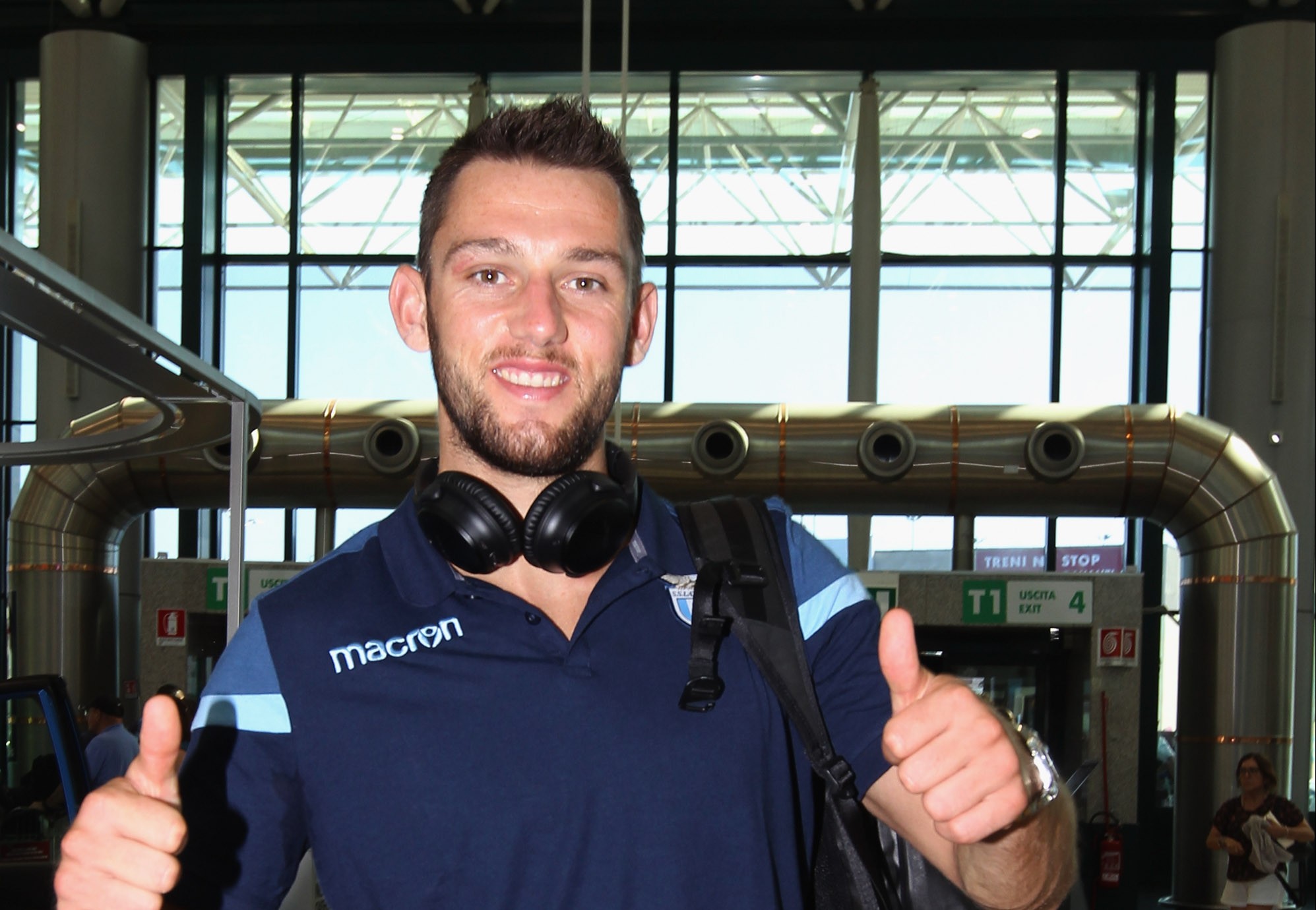 ROME, ITALY - JULY 08:  Stefan De Vrij of SS Lazio departs for pre-season training camp on July 8, 2017 in Rome, Italy.  (Photo by Paolo Bruno/Getty Images)