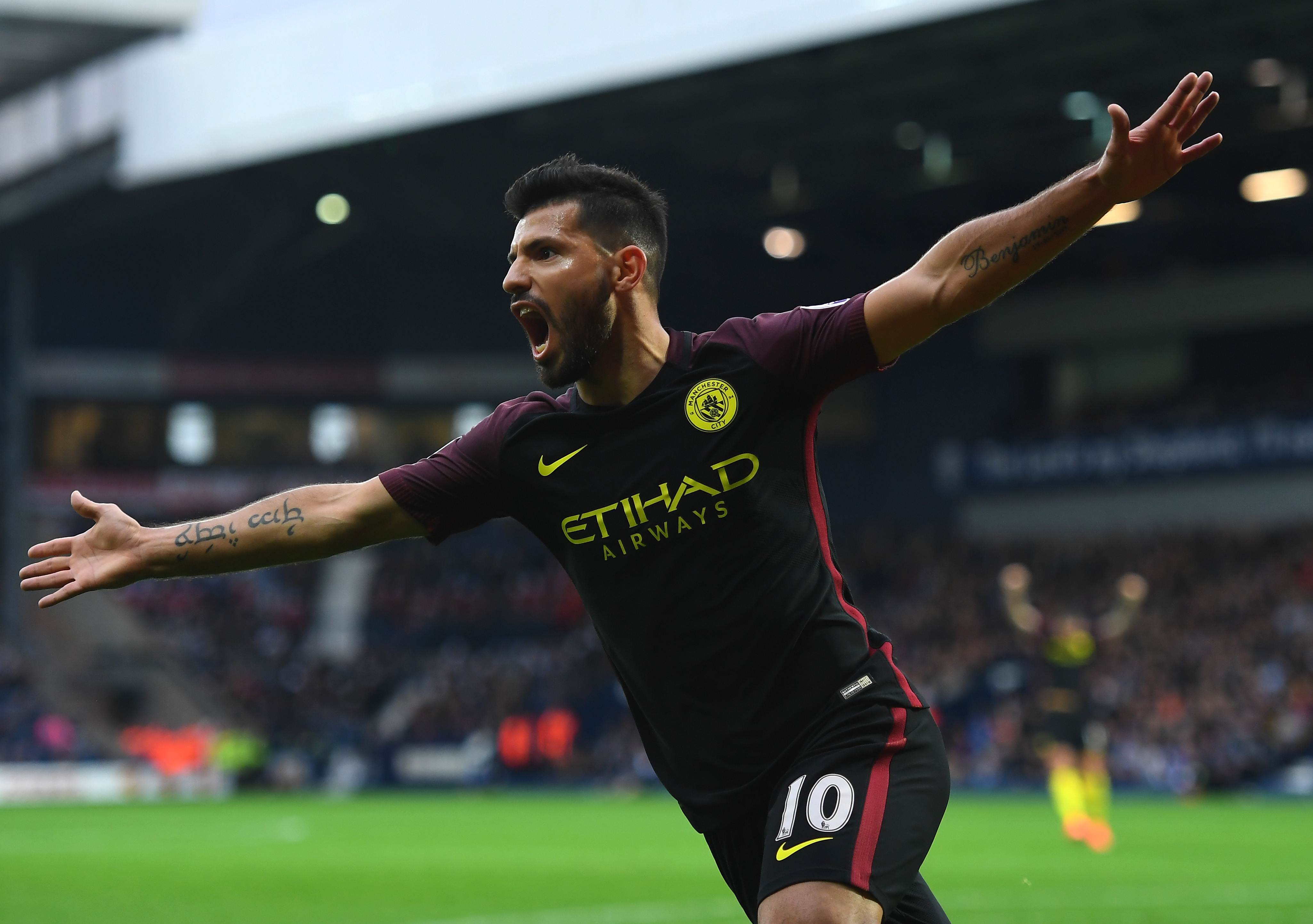 WEST BROMWICH, ENGLAND - OCTOBER 29:  Sergio Aguero of Manchester City celebrates scoring the opening goal during the Premier League match between West Bromwich Albion and Manchester City at The Hawthorns on October 29, 2016 in West Bromwich, England.  (Photo by Laurence Griffiths/Getty Images)