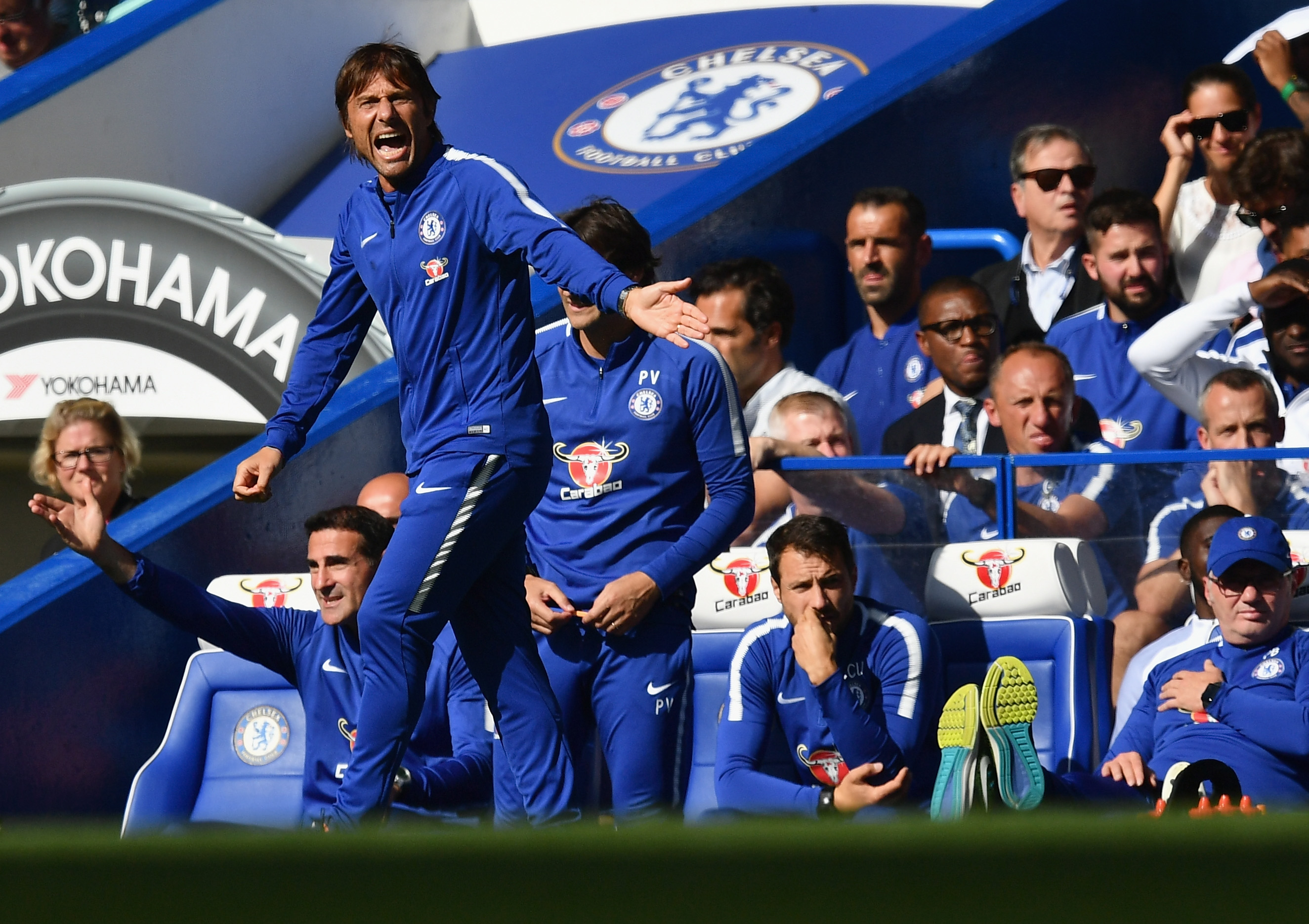 LONDON, ENGLAND - AUGUST 12:  Antonio Conte, Manager of Chelsea gives his team instructions during the Premier League match between Chelsea and Burnley at Stamford Bridge on August 12, 2017 in London, England.  (Photo by Dan Mullan/Getty Images)