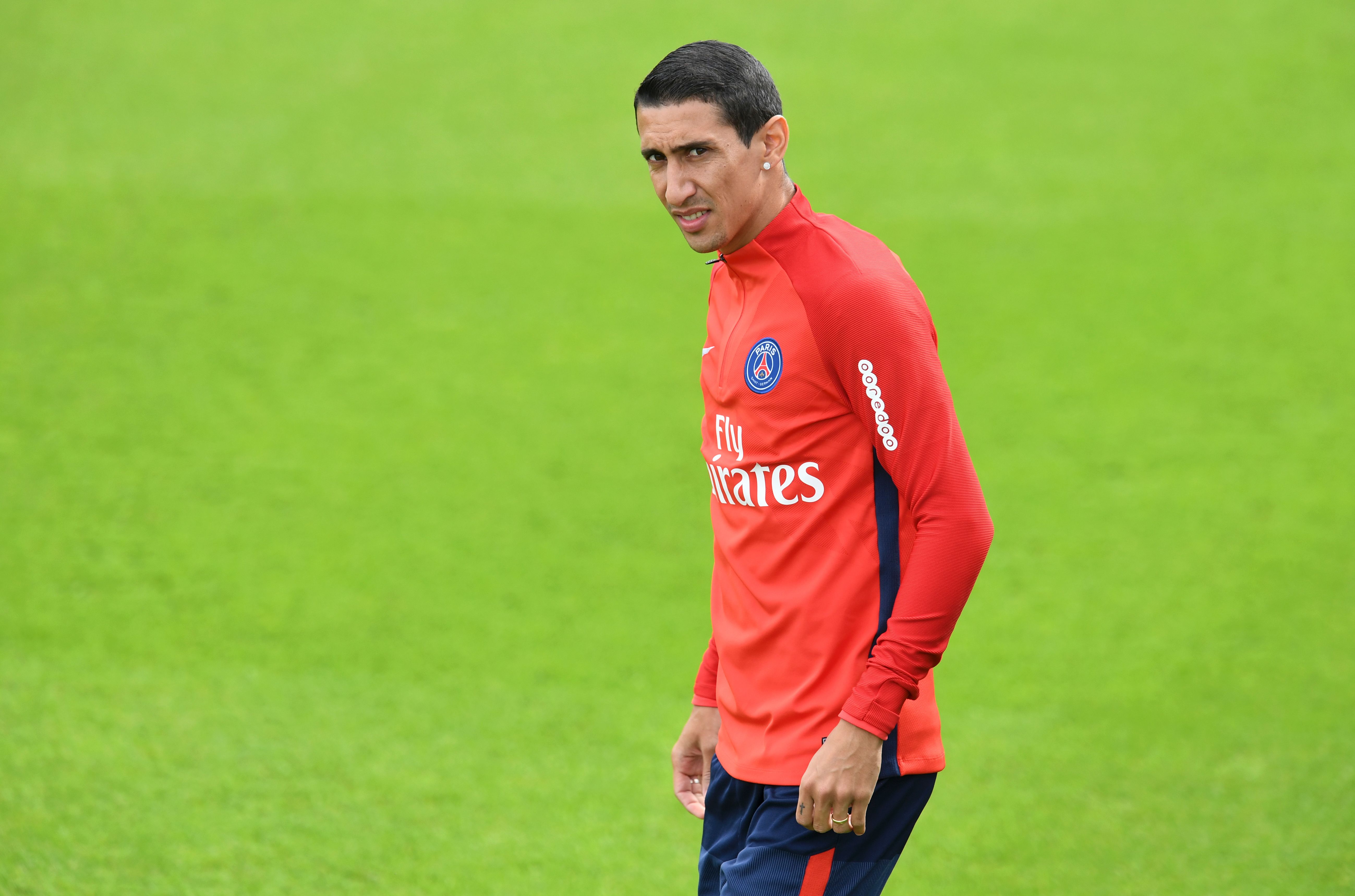 Paris Saint-Germain's Argentinian forward Angel Di Maria attends a training session at the Camp des Loges in Saint-Germain-en-Laye, near Paris, on August 11, 2017. / AFP PHOTO / ALAIN JOCARD (Photo credit should read ALAIN JOCARD/AFP/Getty Images)