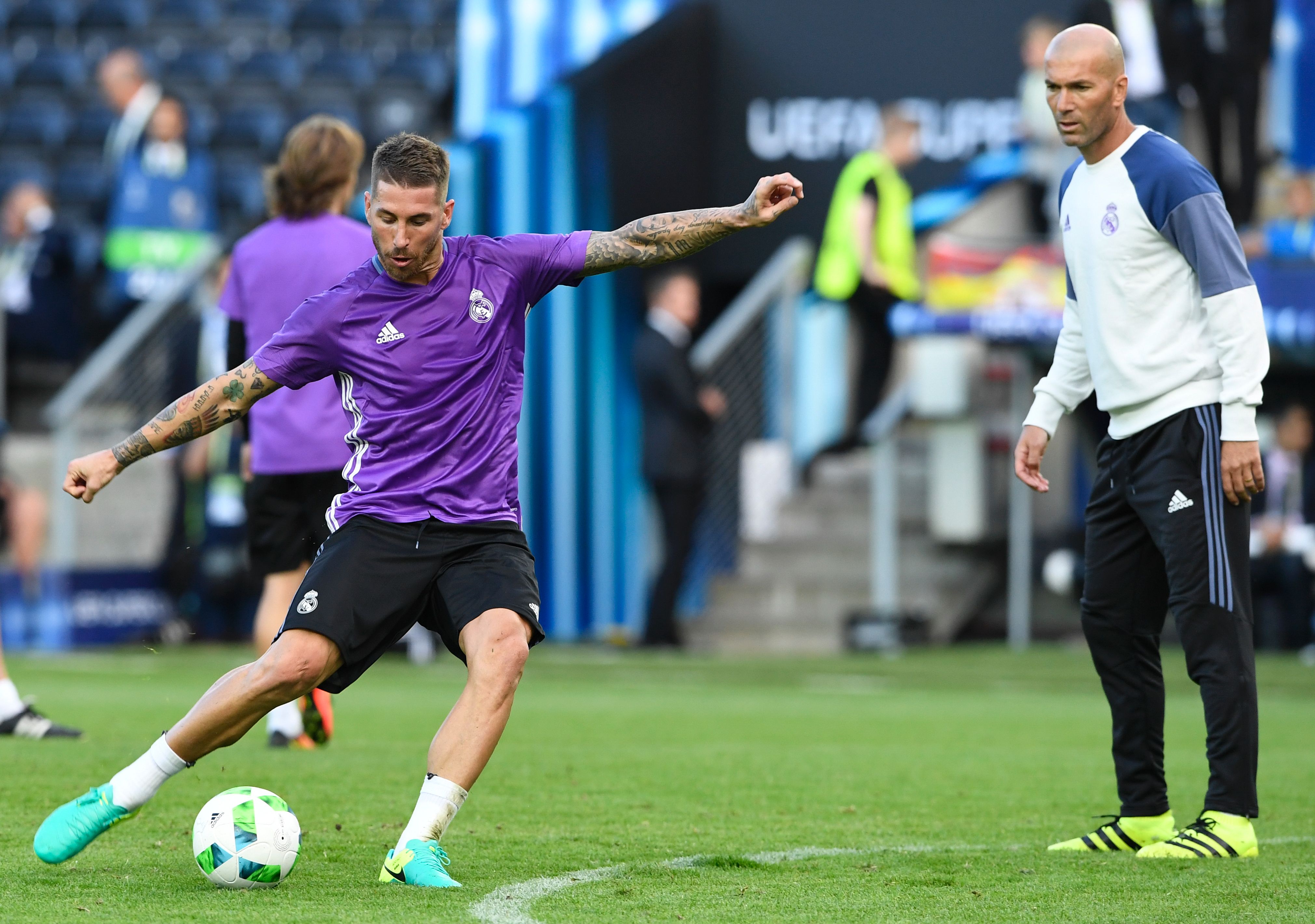 Real Madrid's Spanish defender Sergio Ramos (L) and French head coach Zinedine Zidane take part in a training session on August 8, 2016 at the Lerkendal Stadion in Trondheim, on the eve of the UEFA Super Cup final football match between Real Madrid CF and Sevilla FC. / AFP / JONATHAN NACKSTRAND        (Photo credit should read JONATHAN NACKSTRAND/AFP/Getty Images)