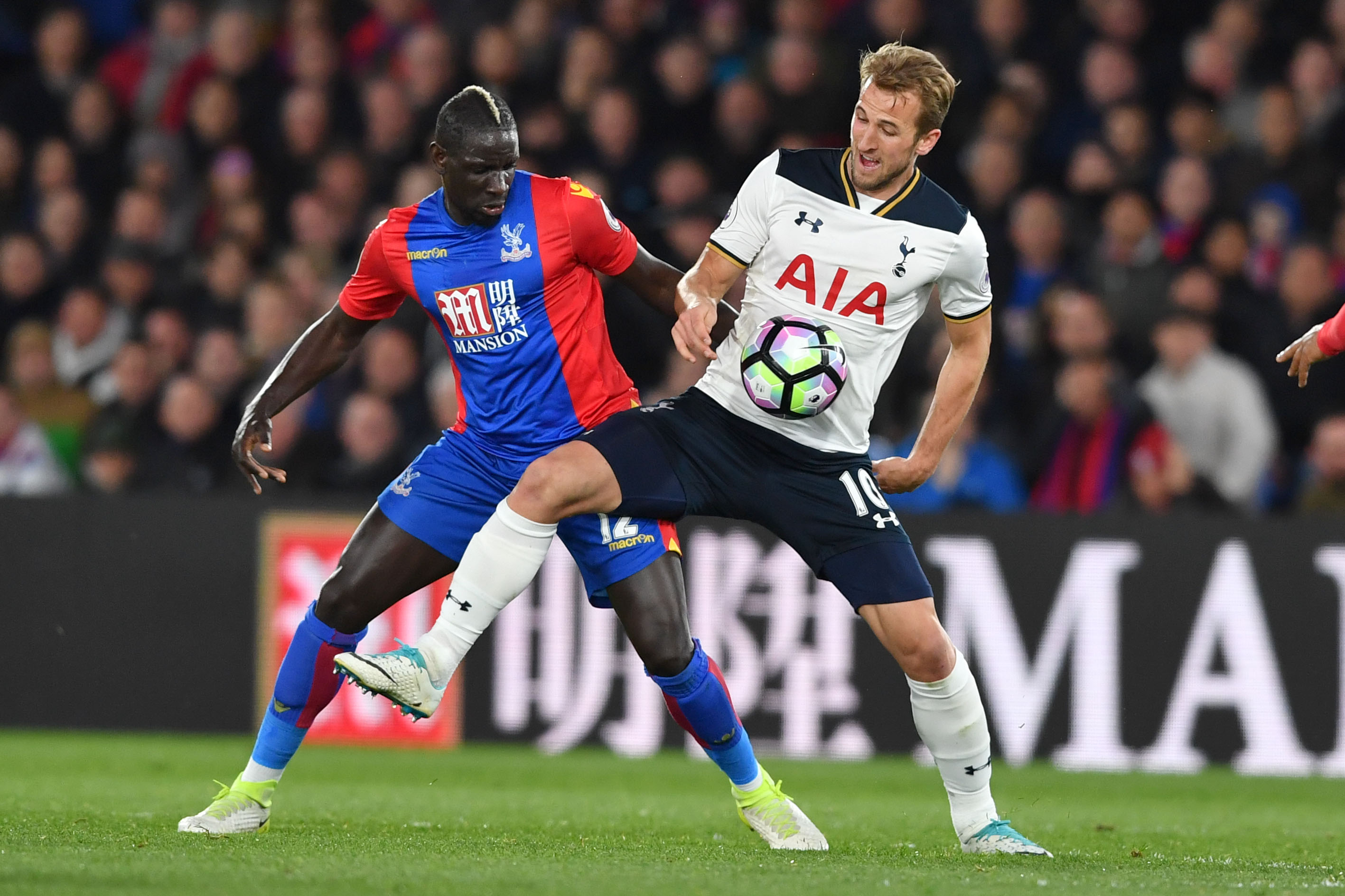 Crystal Palace's French midfielder Mamadou Sakho (L) vies with Tottenham Hotspur's English striker Harry Kane during the English Premier League football match between Crystal Palace and Tottenham Hotspur at Selhurst Park in south London on April 26, 2017. / AFP PHOTO / Ben STANSALL / RESTRICTED TO EDITORIAL USE. No use with unauthorized audio, video, data, fixture lists, club/league logos or 'live' services. Online in-match use limited to 75 images, no video emulation. No use in betting, games or single club/league/player publications. / (Photo credit should read BEN STANSALL/AFP/Getty Images)