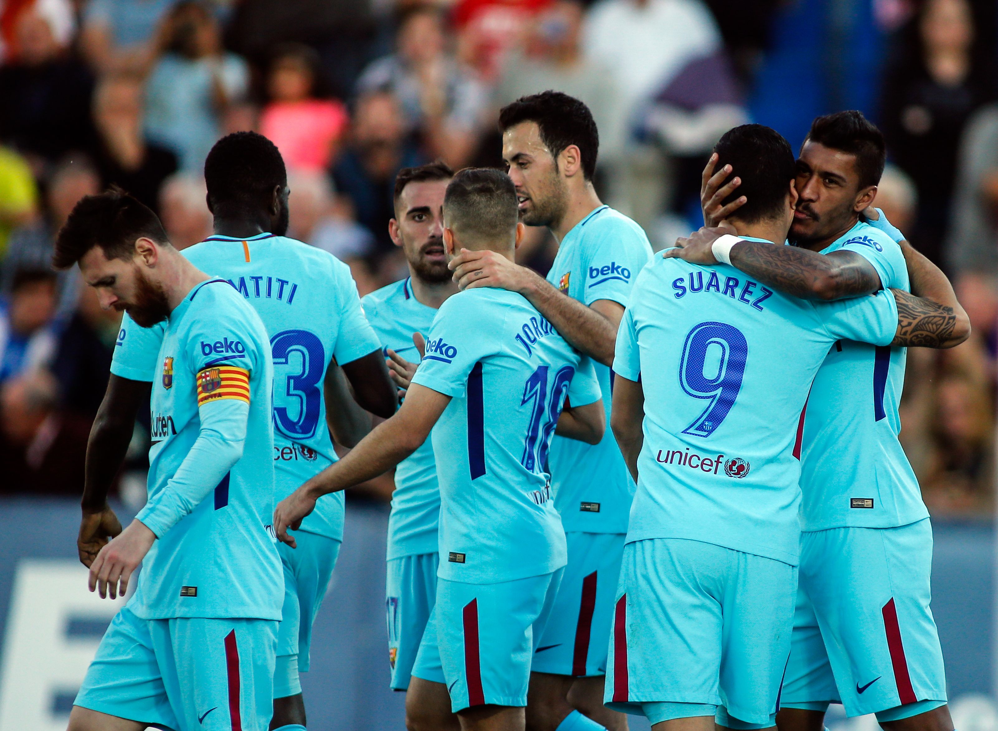Barcelona's players celebrate a goal during the Spanish league football match Leganes vs Barcelona at the Butarque stadium in Leganes on November 18, 2017. / AFP PHOTO / OSCAR DEL POZO (Photo credit should read OSCAR DEL POZO/AFP/Getty Images)