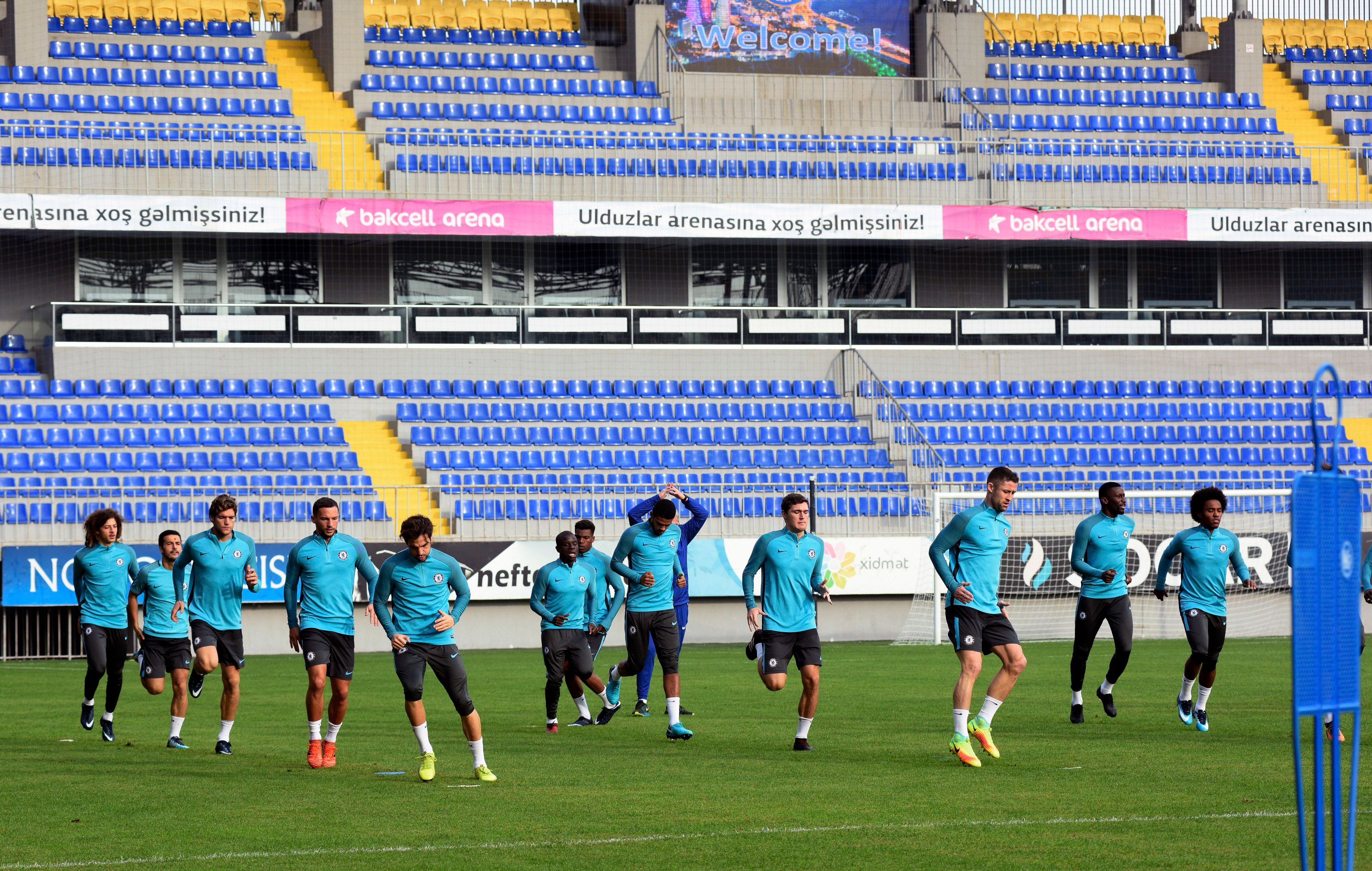 Chelsea's players take part in a training session in Baku on November 21, 2017 on the eve of the UEFA Champions League Group C football match between Qarabag FK and Chelsea FC. / AFP PHOTO / TOFIK BABAYEV        (Photo credit should read TOFIK BABAYEV/AFP/Getty Images)