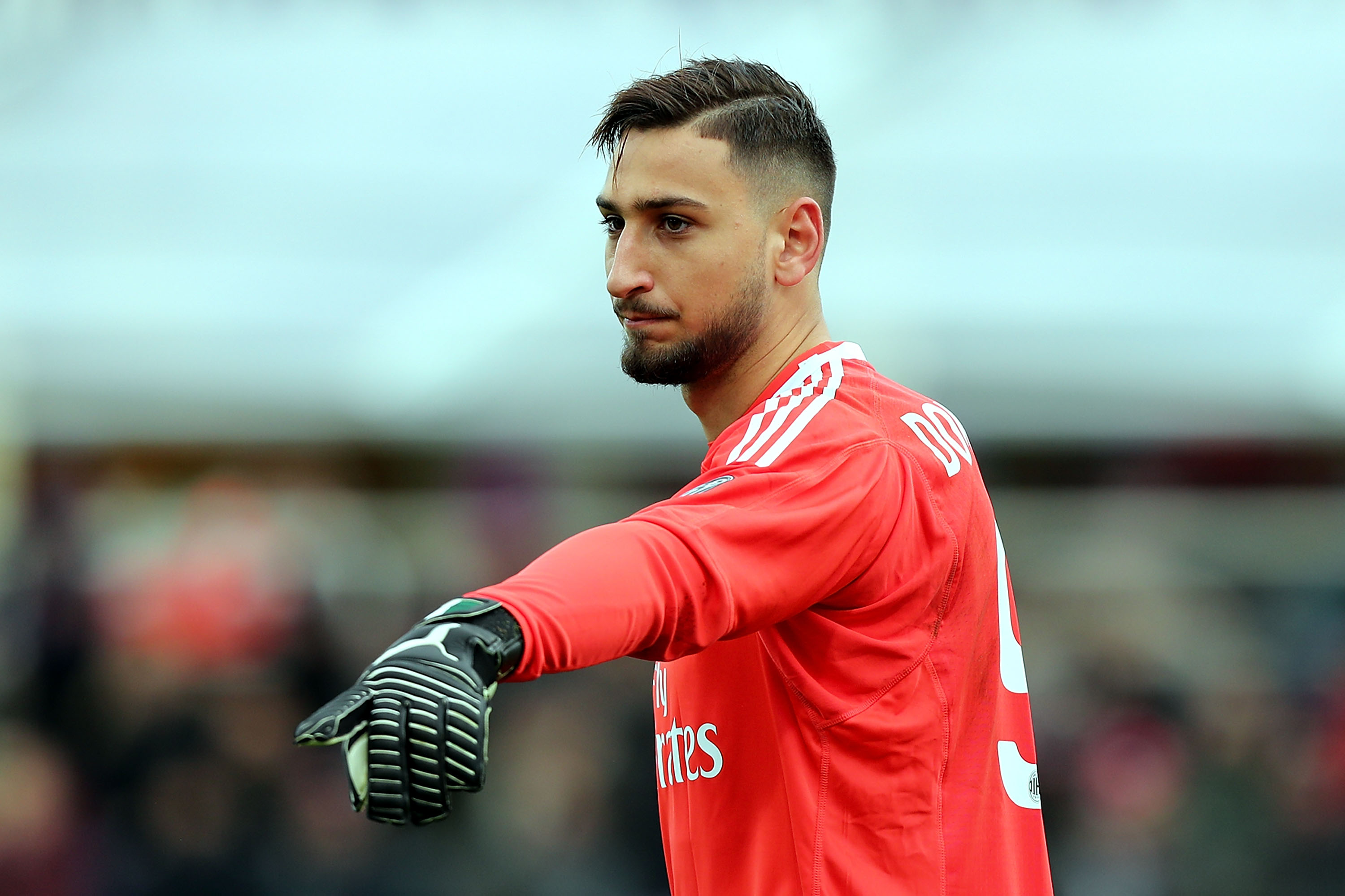 FLORENCE, ITALY - DECEMBER 30: Gianluigi Donnarumma of AS Milan in action during the serie A match between ACF Fiorentina and AC Milan at Stadio Artemio Franchi on December 30, 2017 in Florence, Italy.  (Photo by Gabriele Maltinti/Getty Images)