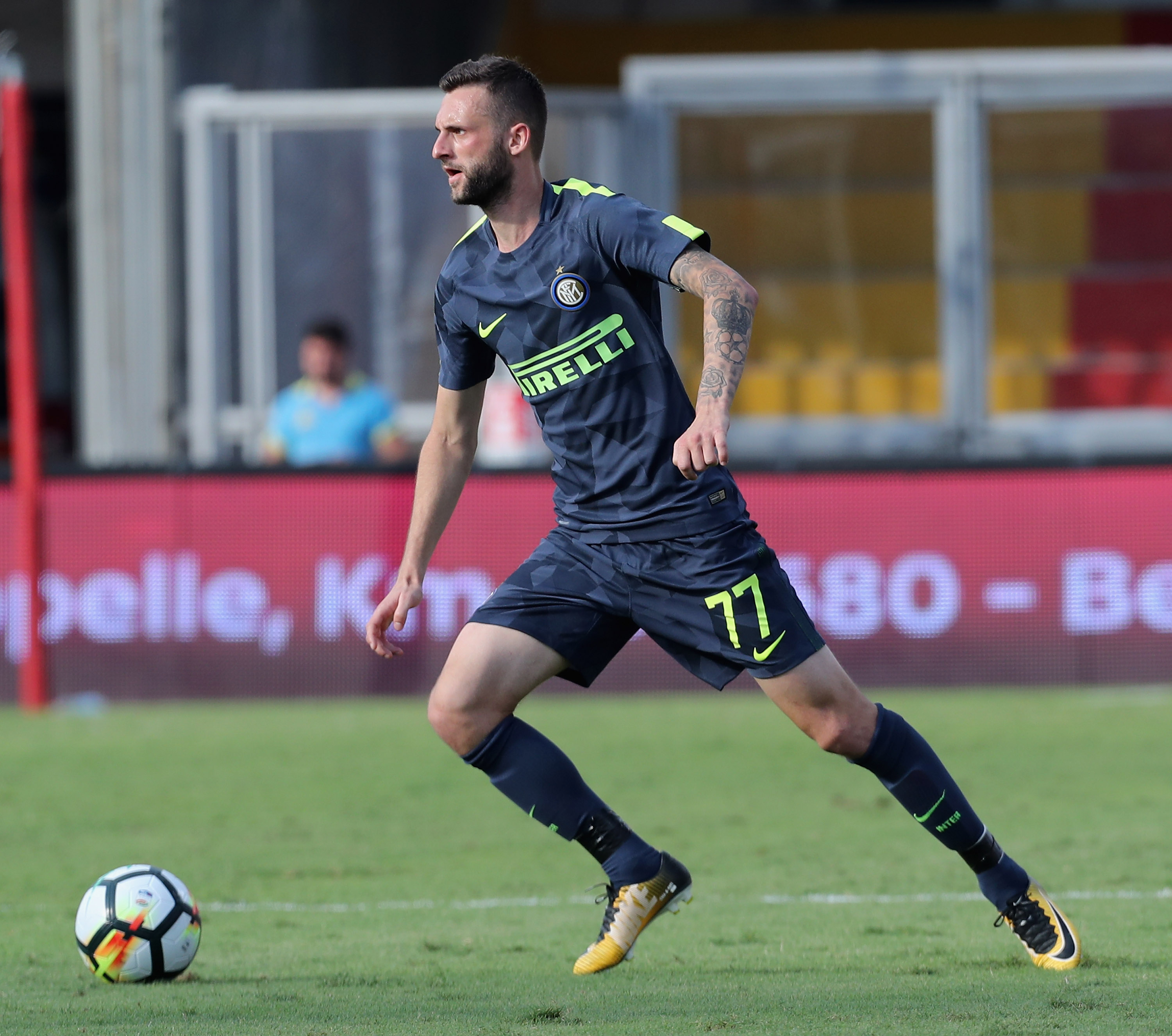 BENEVENTO, ITALY - OCTOBER 01: Marcelo Brozovic of Inter during the Serie A match between Benevento Calcio and FC Internazionale at Stadio Ciro Vigorito on October 1, 2017 in Benevento, Italy. (Photo by Maurizio Lagana/Getty Images)