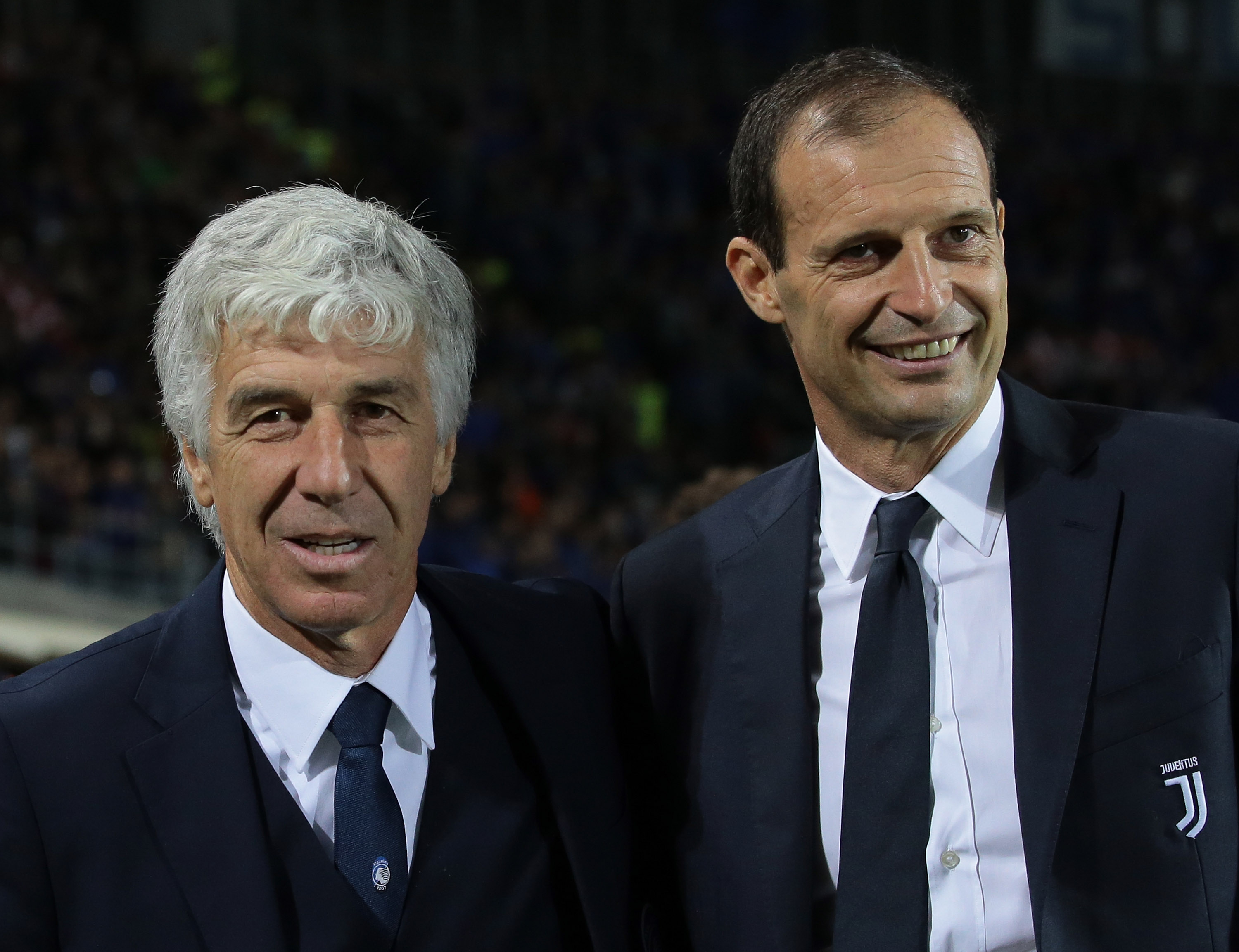 BERGAMO, ITALY - OCTOBER 01: Atalanta BC coach Gian Piero Gasperini (L) embraces Juventus FC coach Massimiliano Allegri prior to the Serie A match between Atalanta BC and Juventus at Stadio Atleti Azzurri d'Italia on October 1, 2017 in Bergamo, Italy. (Photo by Emilio Andreoli/Getty Images)