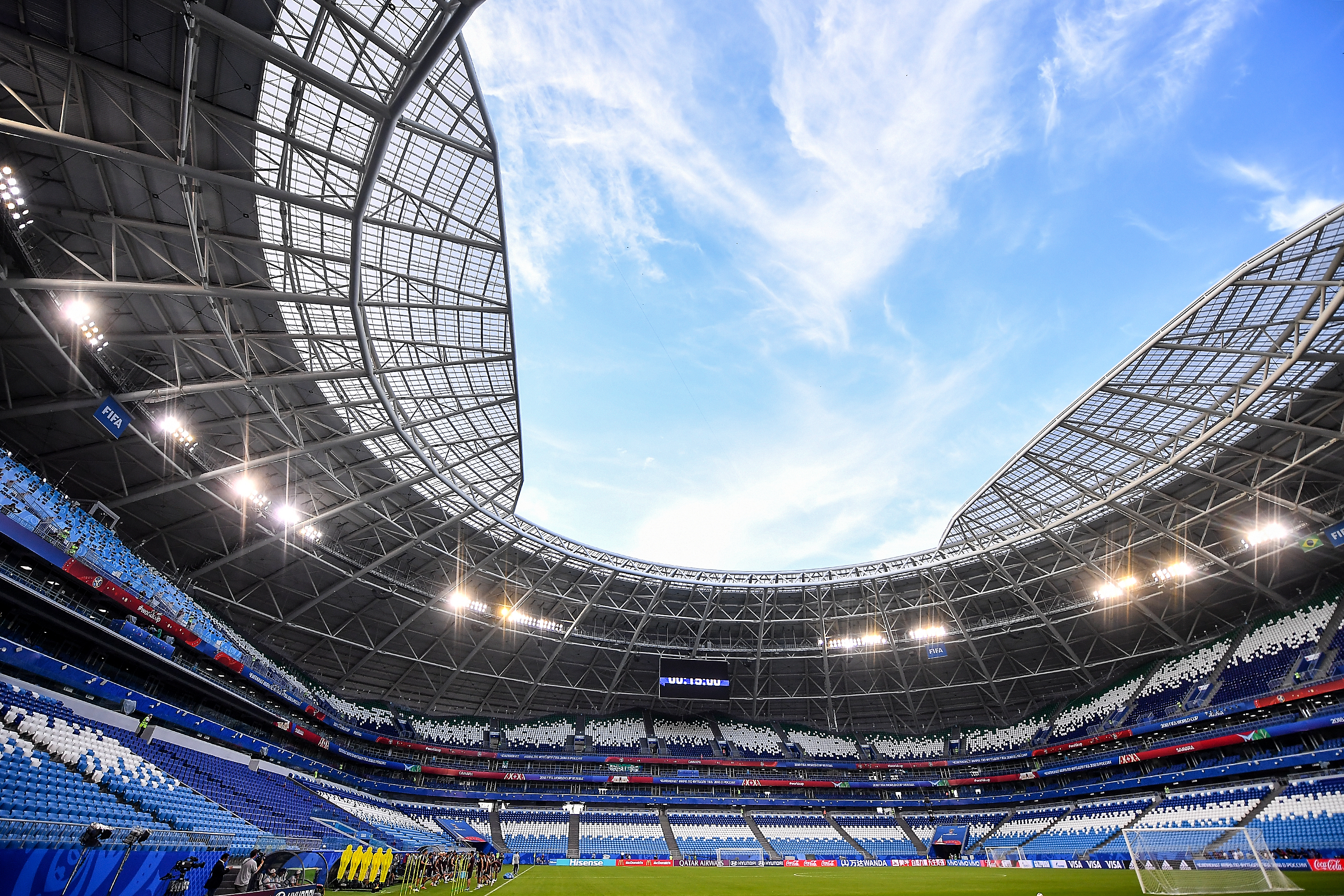 SAMARA, RUSSIA - JULY 01: Players of Mexico warm up during a training at Samara Arena ahead of the Round of Sixteen match against Brazil on July 1, 2018 in Samara, Russia. (Photo by Hector Vivas/Getty Images)
