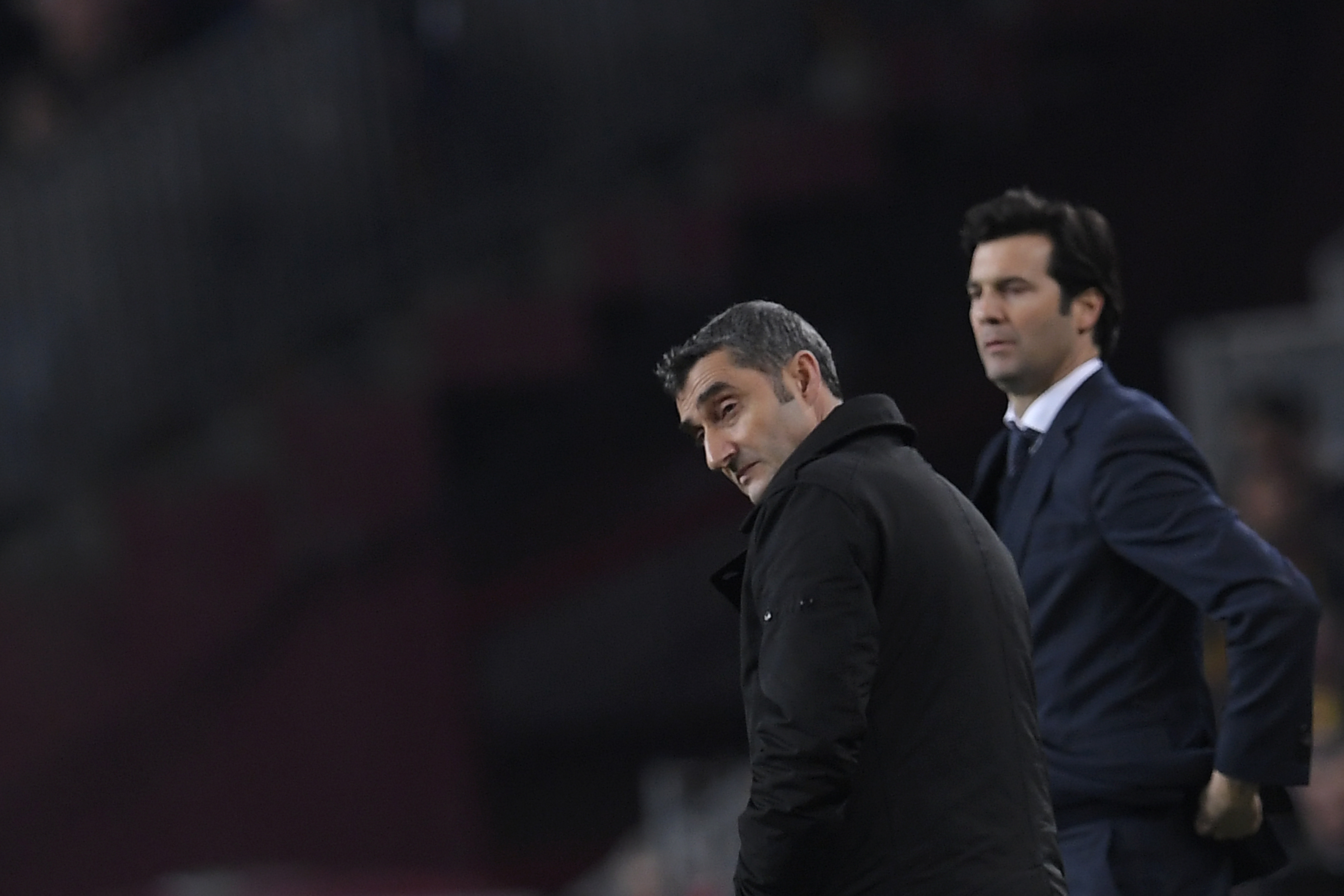 Barcelona's Spanish coach Ernesto Valverde (L) and Real Madrid's Argentinian coach Santiago Solari look on during the Spanish Copa del Rey (King's Cup) semi-final first leg football match between FC Barcelona and Real Madrid CF at the Camp Nou stadium in Barcelona on February 6, 2019. (Photo by LLUIS GENE / AFP) (Photo credit should read LLUIS GENE/AFP/Getty Images)