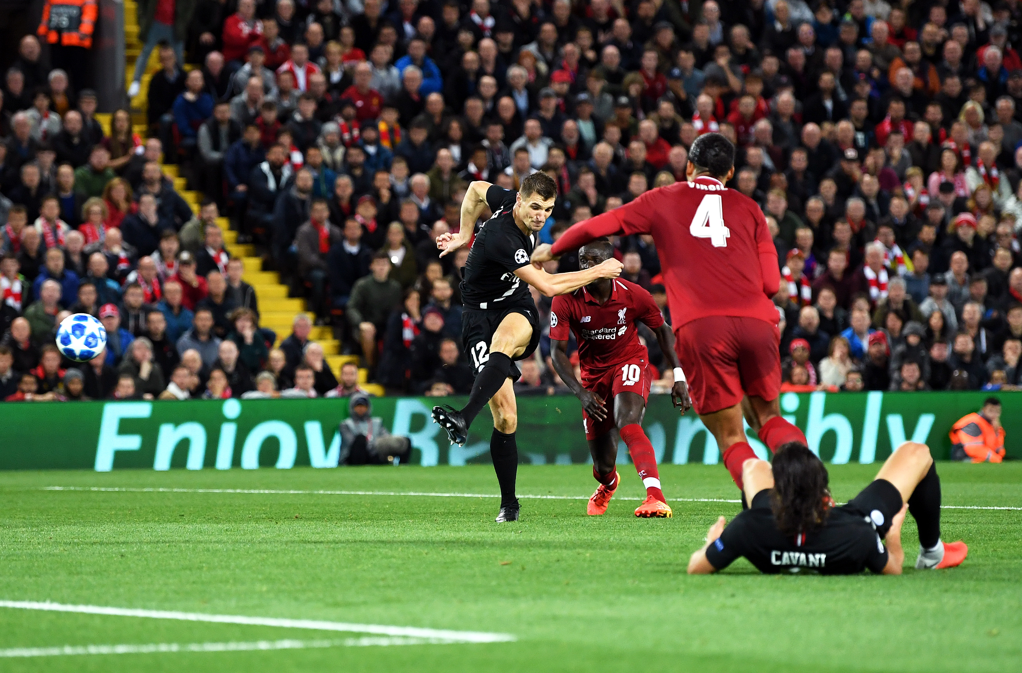 LIVERPOOL, ENGLAND - SEPTEMBER 18: Thomas Meunier of Paris Saint-Germain scores his team's first goal during the Group C match of the UEFA Champions League between Liverpool and Paris Saint-Germain at Anfield on September 18, 2018 in Liverpool, United Kingdom. (Photo by Michael Regan/Getty Images)