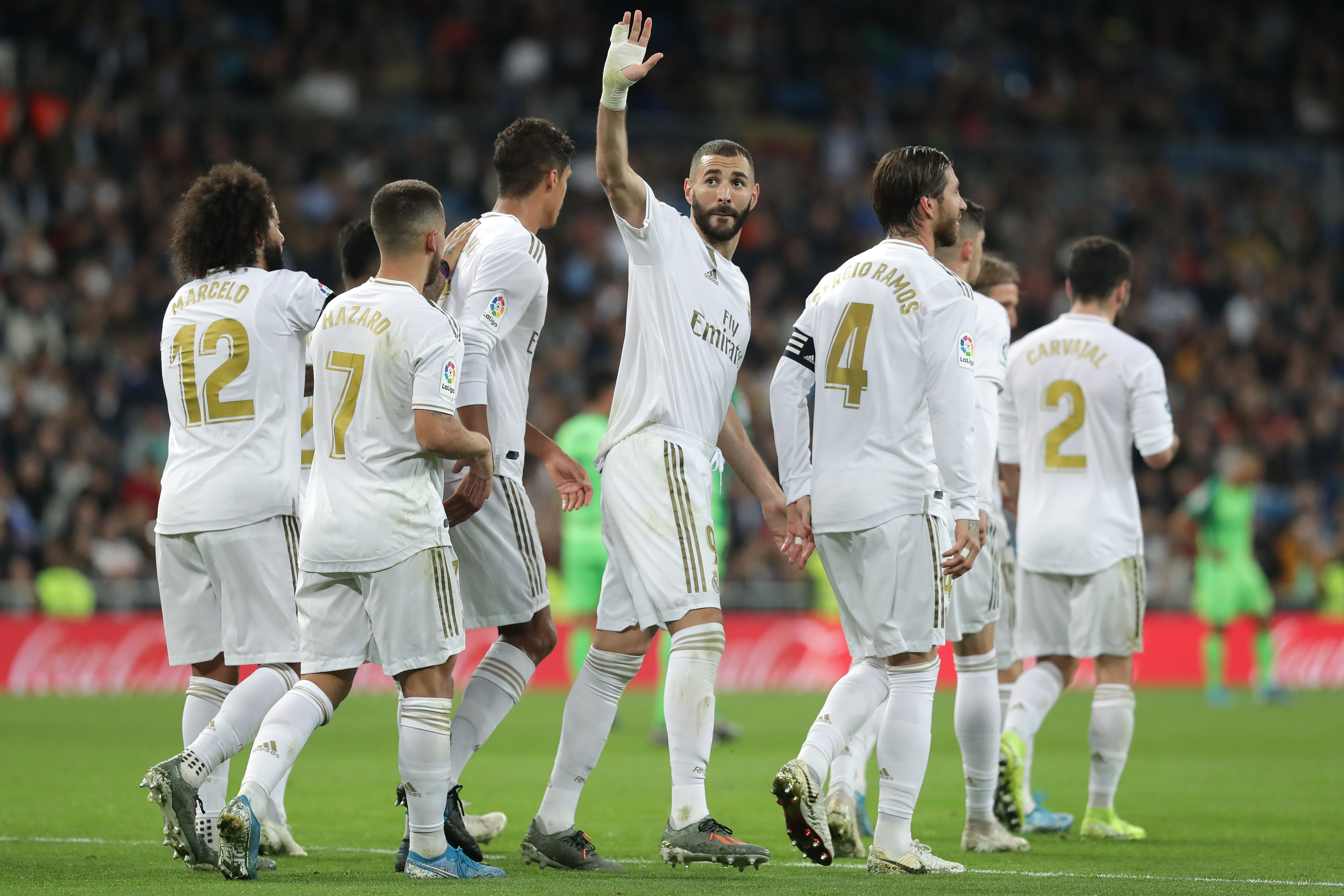 MADRID, SPAIN - OCTOBER 30: Karim Benzema of Real Madrid celebrates with teammates after scoring his team's fourth goal during the Liga match between Real Madrid CF and CD Leganes at Estadio Santiago Bernabeu on October 30, 2019 in Madrid, Spain. (Photo by Gonzalo Arroyo Moreno/Getty Images)