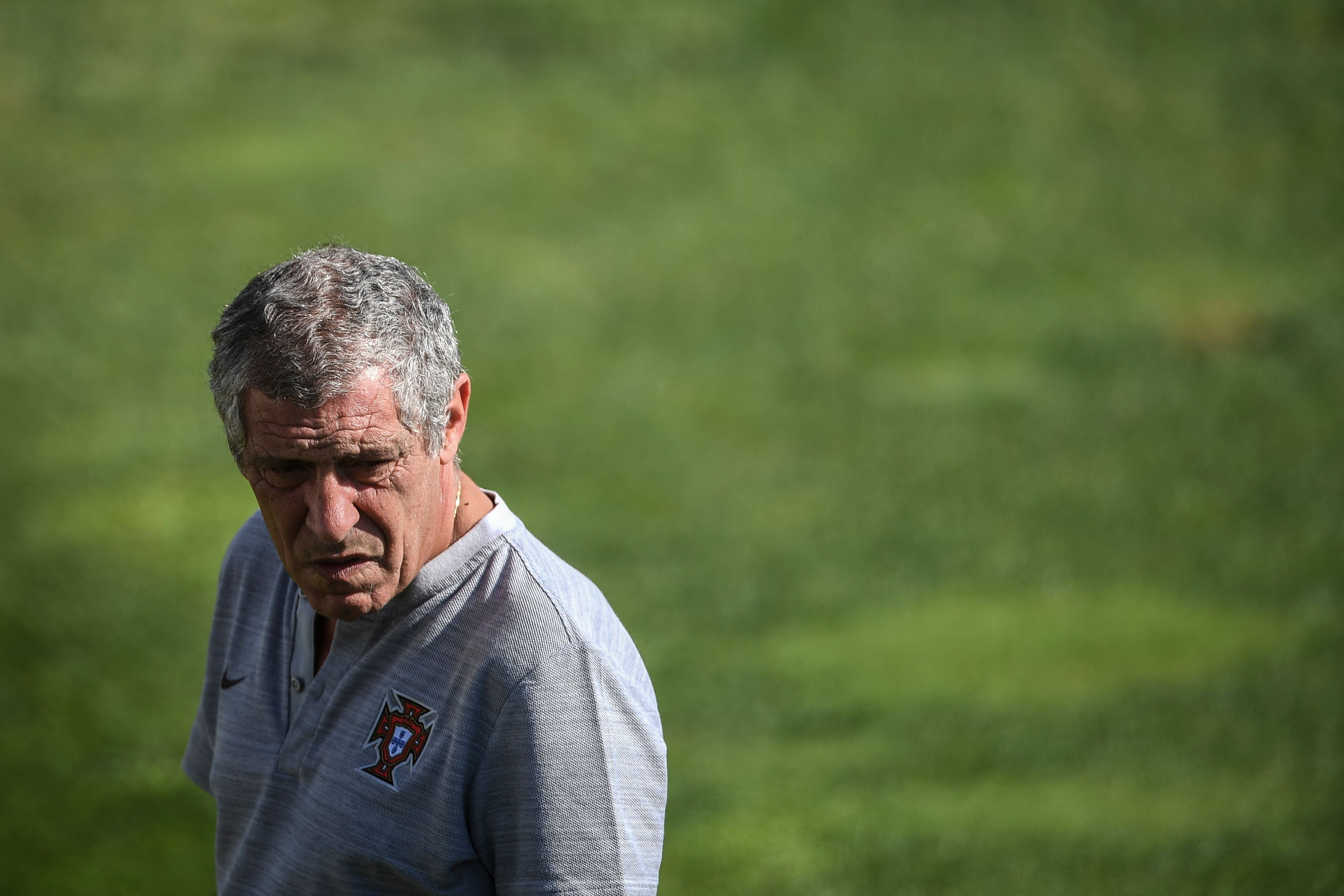 Portugal's head coach Fernando Santos looks on during a training session at "Cidade do Futebol" training camp in Oeiras, outskirts of Lisbon on September 3, 2019, ahead of the Euro 2020 football qualification match between Portugal and Serbia. (Photo by PATRICIA DE MELO MOREIRA / AFP)        (Photo credit should read PATRICIA DE MELO MOREIRA/AFP via Getty Images)