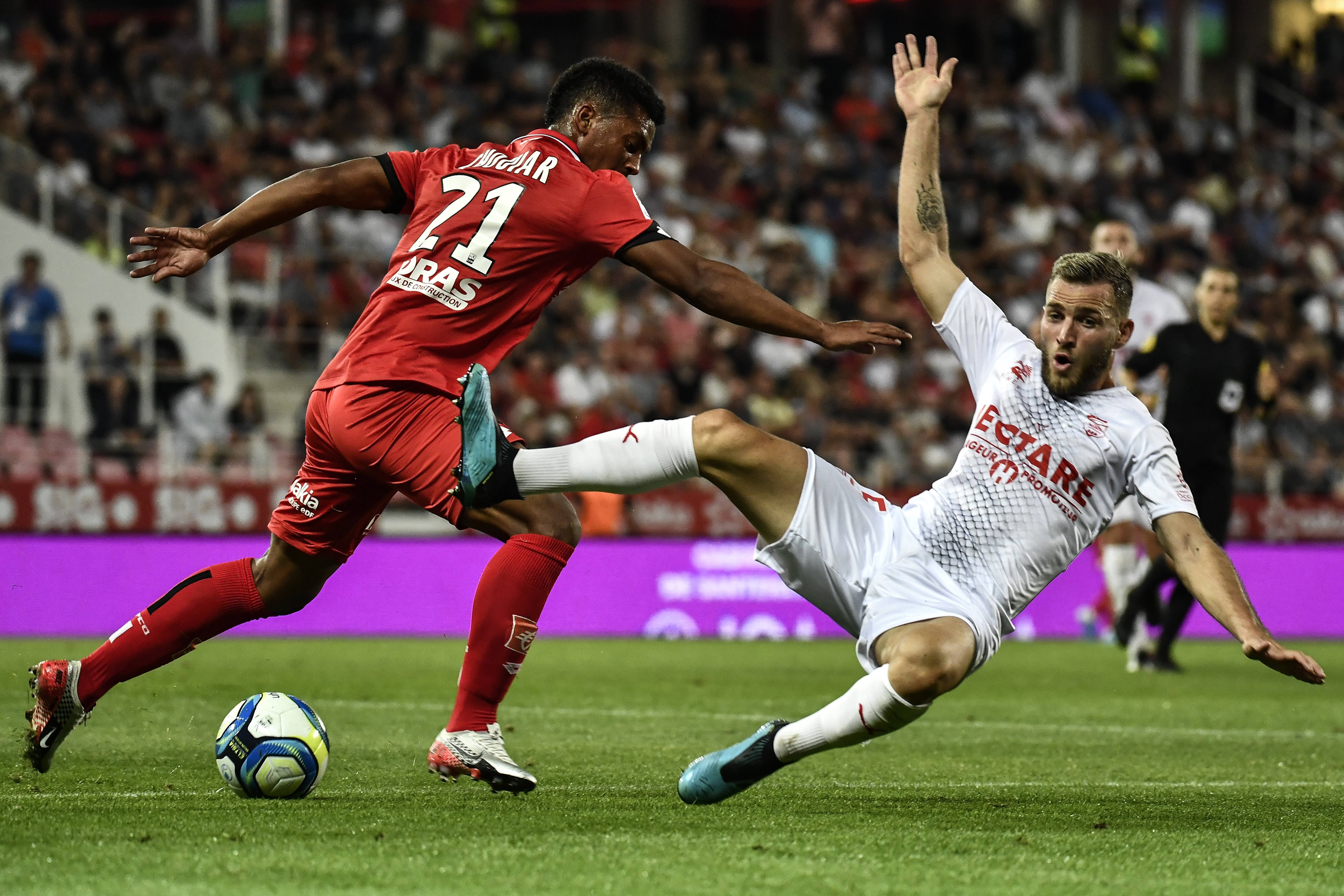 Nimes' French defender Gaetan Paquiez (R) vies with Dijon's French forward Mounir Chouiar (L) during the French L1 football match Dijon (DFCO) vs Nimes Olympique on September 14, 2019 in Gaston Gerard stadium in Dijon. (Photo by JEFF PACHOUD / AFP) (Photo credit should read JEFF PACHOUD/AFP via Getty Images)