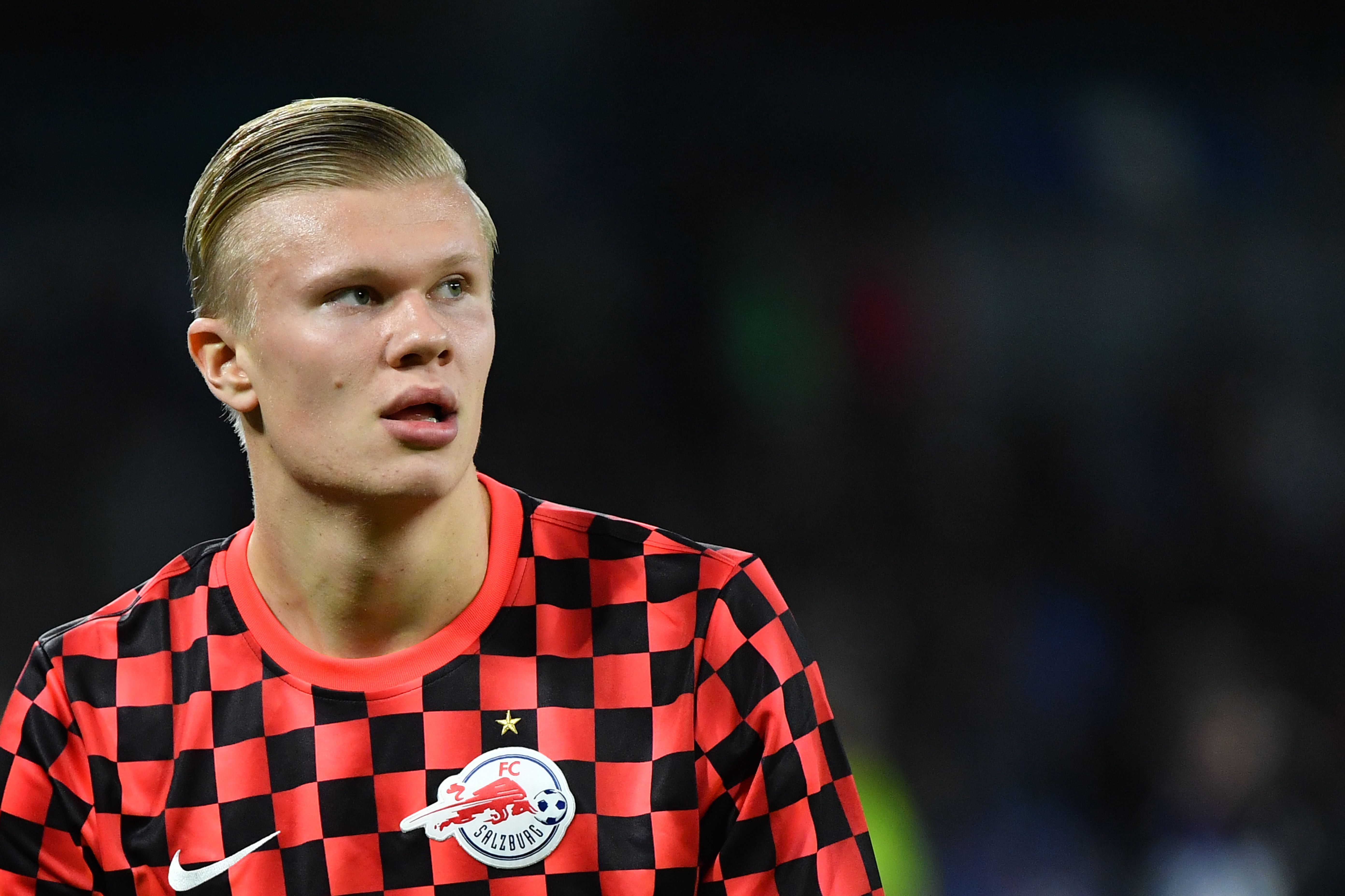 Salzburg's Norwegian forward Erling Braut Haland warms up prior to the UEFA Champions League Group E football match Napoli vs Salzburg on November 5, 2019 at the San Paolo stadium in Naples. (Photo by Alberto PIZZOLI / AFP) (Photo by ALBERTO PIZZOLI/AFP via Getty Images)